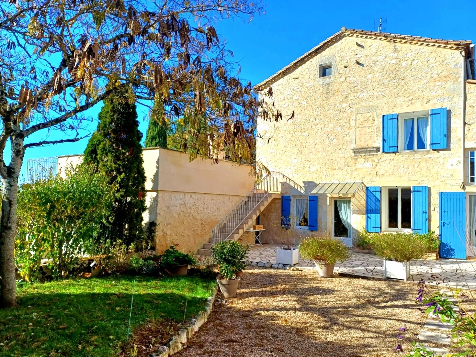 Pretty Stone property with multiple terraces and views beyond, Aquitaine – France – BVI84674