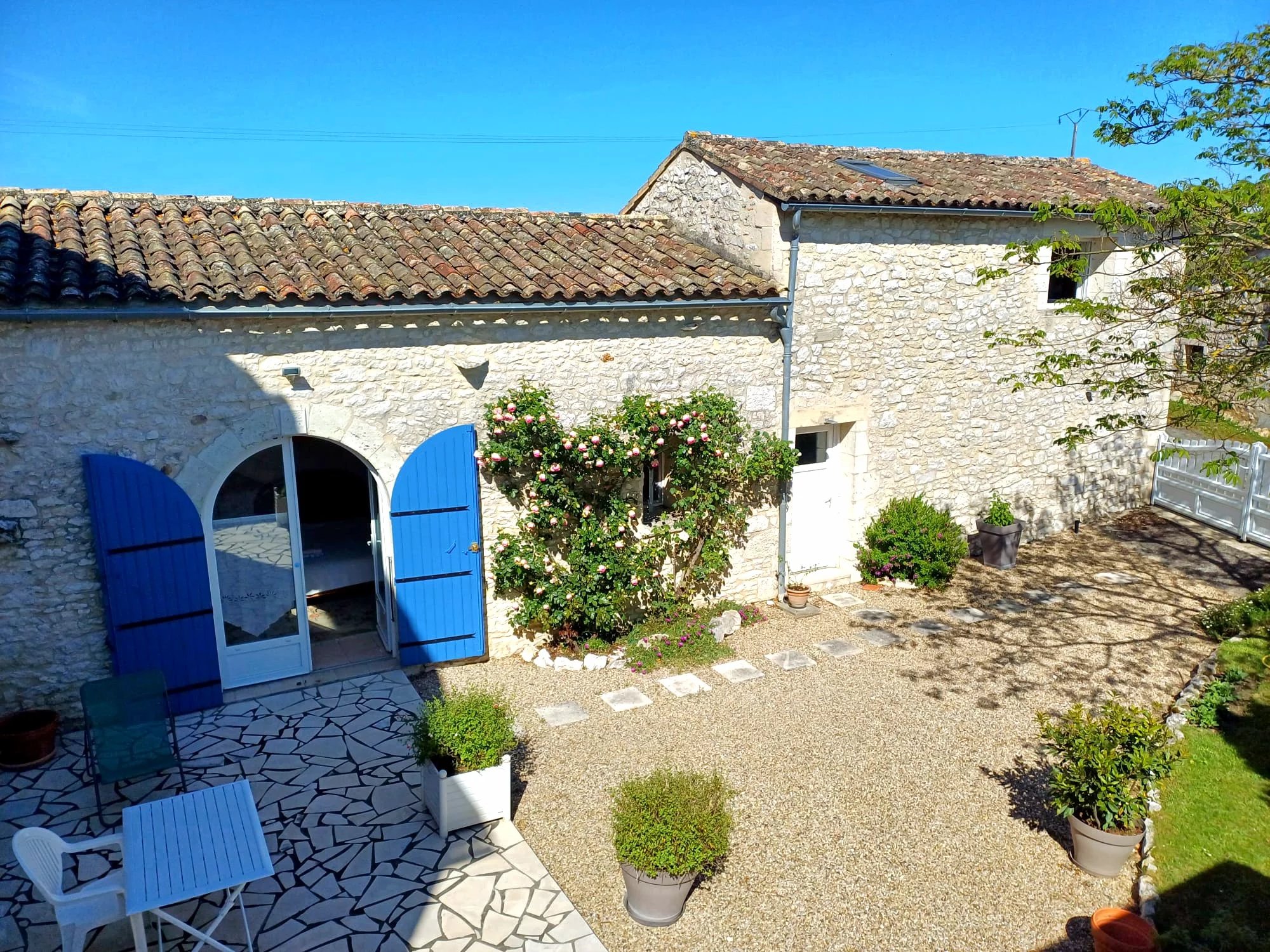 Pretty Stone property with multiple terraces and views beyond, Aquitaine – France – BVI84674
