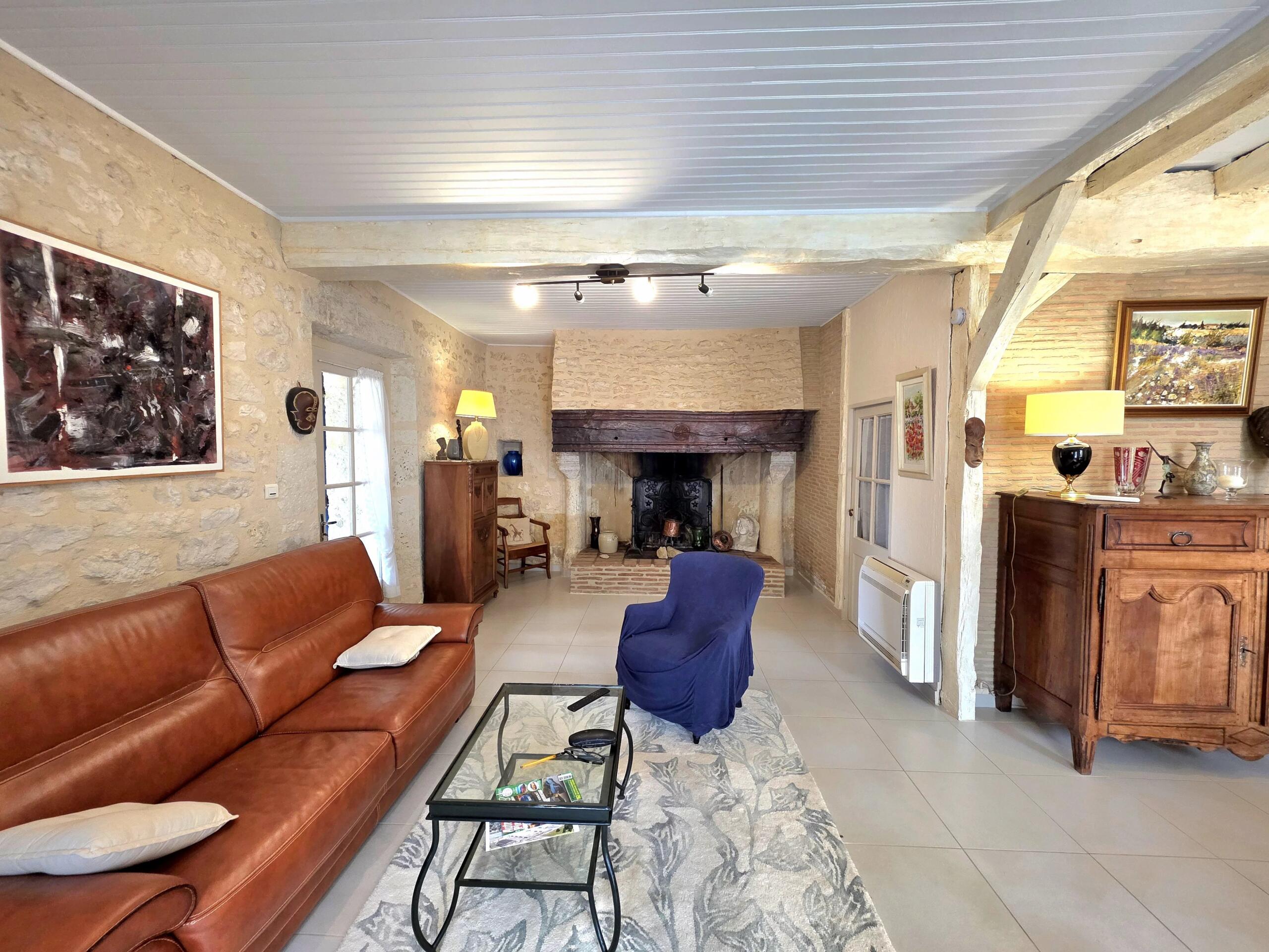 Pretty Stone property with multiple terraces and views beyond, Aquitaine – France – BVI84674