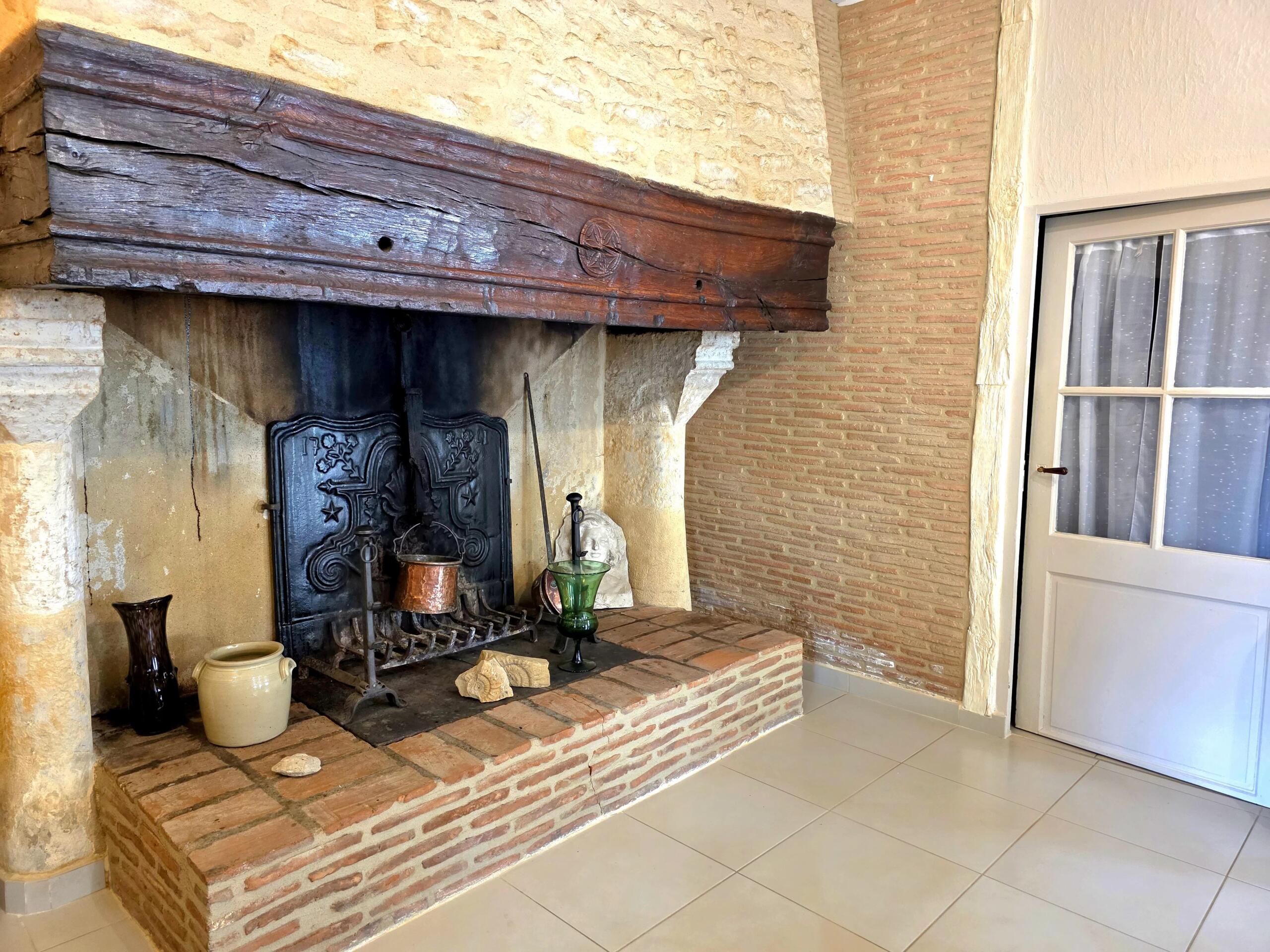 Pretty Stone property with multiple terraces and views beyond, Aquitaine – France – BVI84674