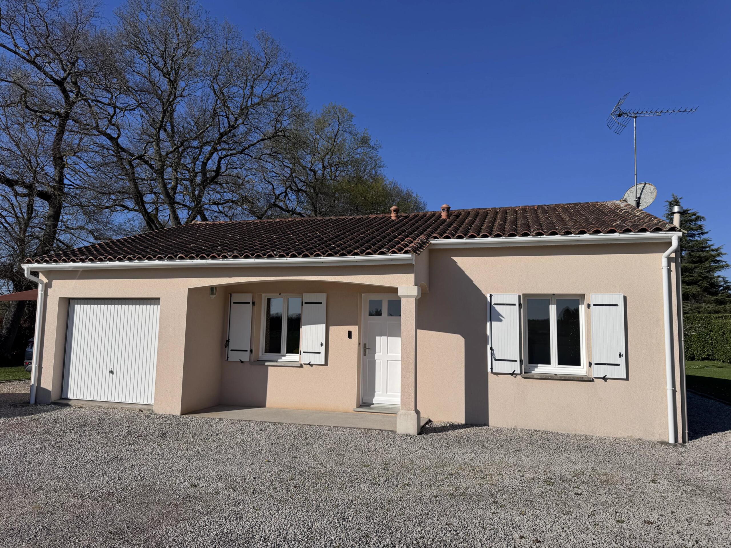 Modern bungalow close to Jarnac, Poitou-Charentes – France – BVI84947