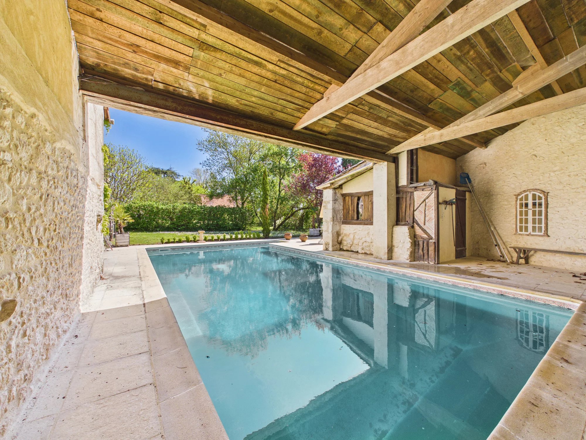 Authentic 18th century manor house offering separate guest accommodations, a pool and barn, Aquitaine – France – BVI84846