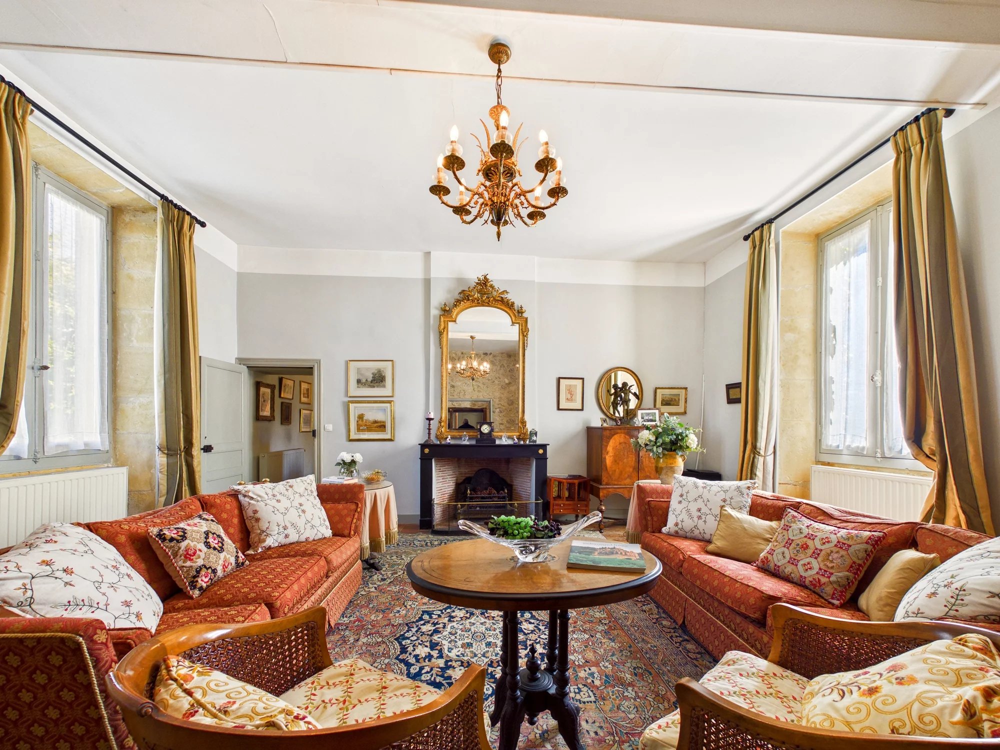 Authentic 18th century manor house offering separate guest accommodations, a pool and barn, Aquitaine – France – BVI84846
