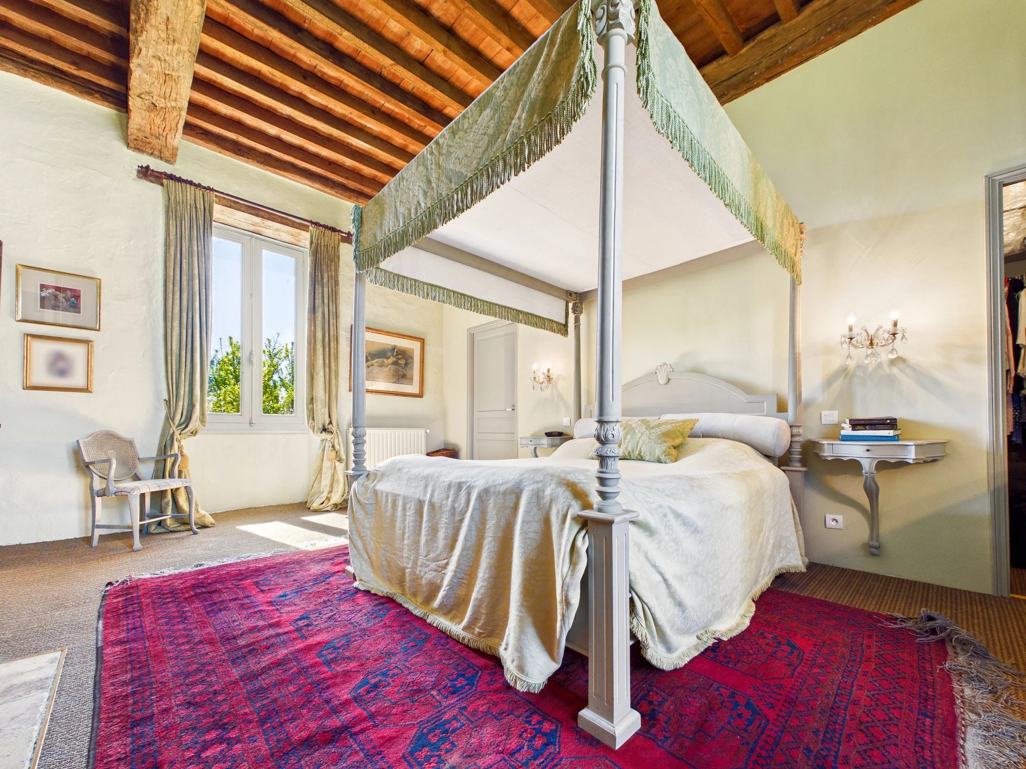 Authentic 18th century manor house offering separate guest accommodations, a pool and barn, Aquitaine – France – BVI84846