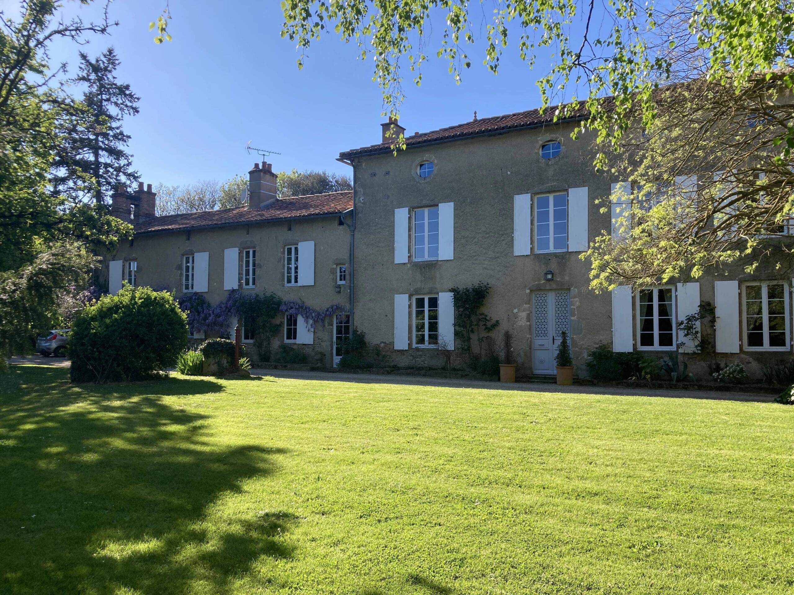 Stunning Maison de Maitre with 2 hectares, Poitou-Charentes – France – BVI85091
