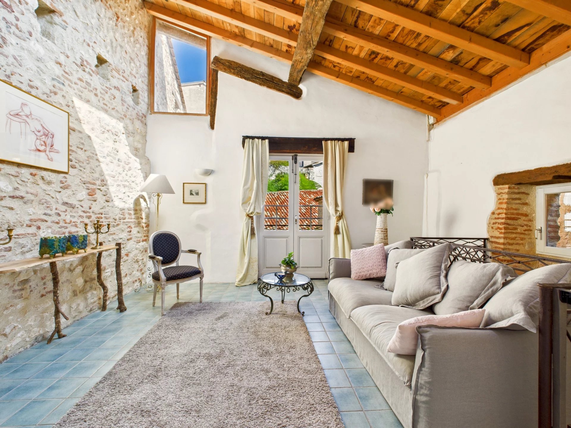Lovely village house with courtyard in the heart of the medieval town of Penne d’Agenais, Aquitaine – France – BVI64731