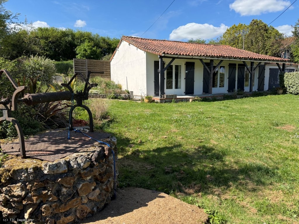 2 bedroom House in Civray, France – r7453