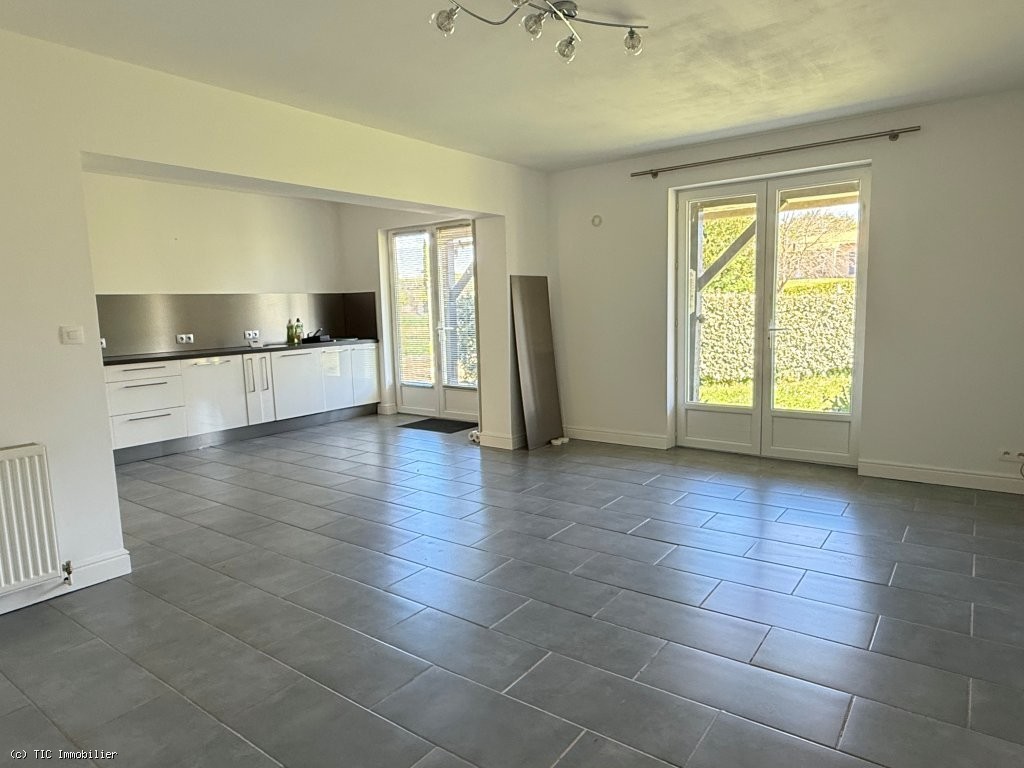 2 bedroom House in Civray, France – r7453