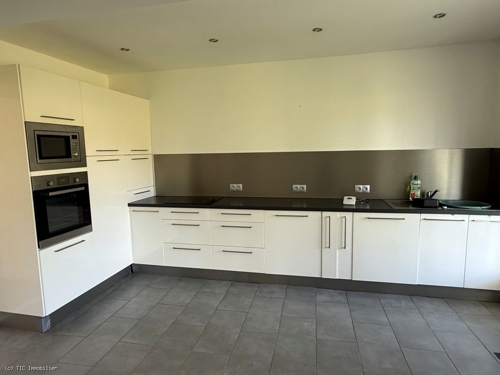 2 bedroom House in Civray, France – r7453