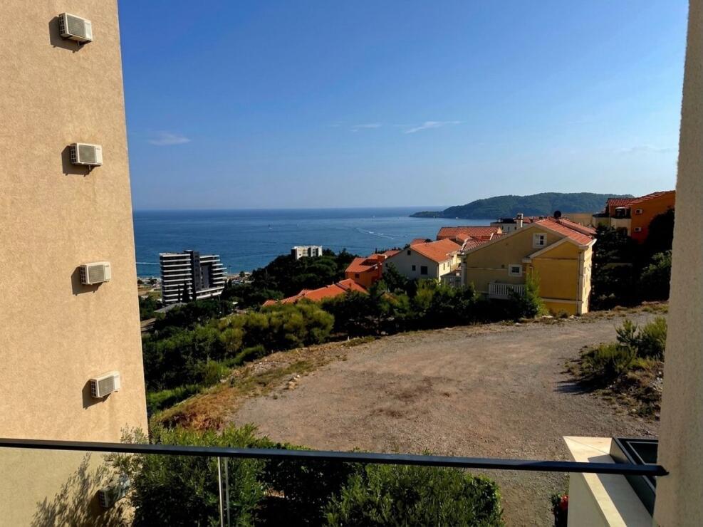 Beachfront Apartment in Bečići (750 m to Blue Flag Beach)