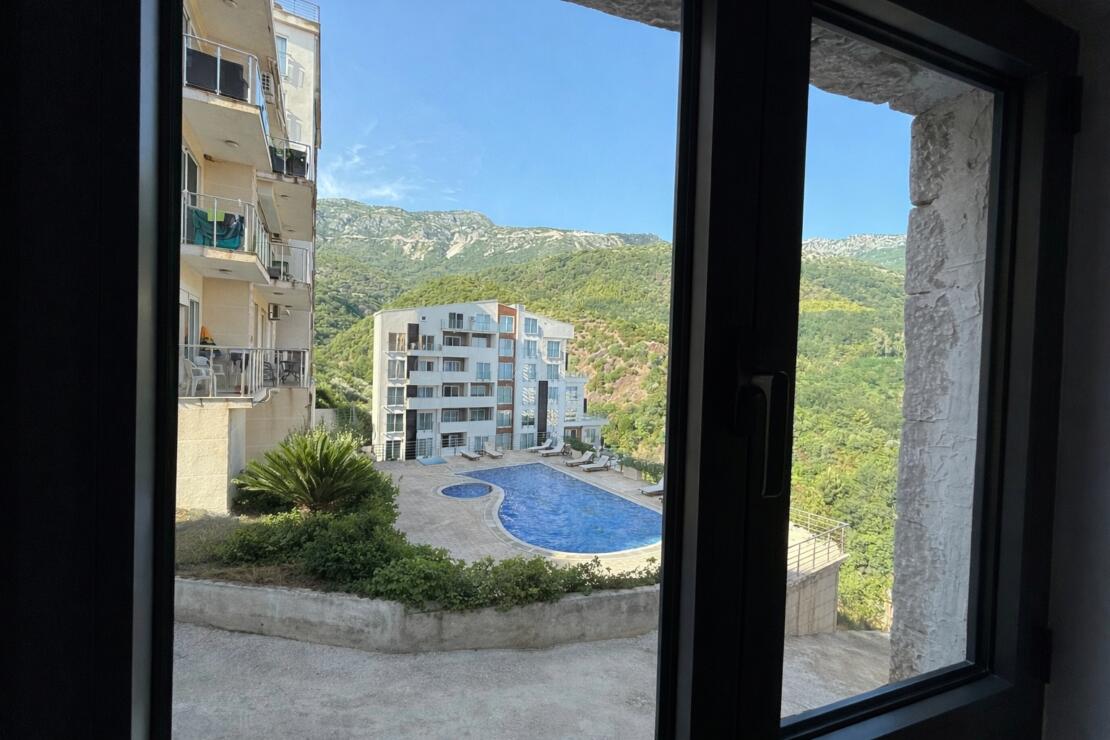 Beachfront Apartment in Bečići (750 m to Blue Flag Beach)
