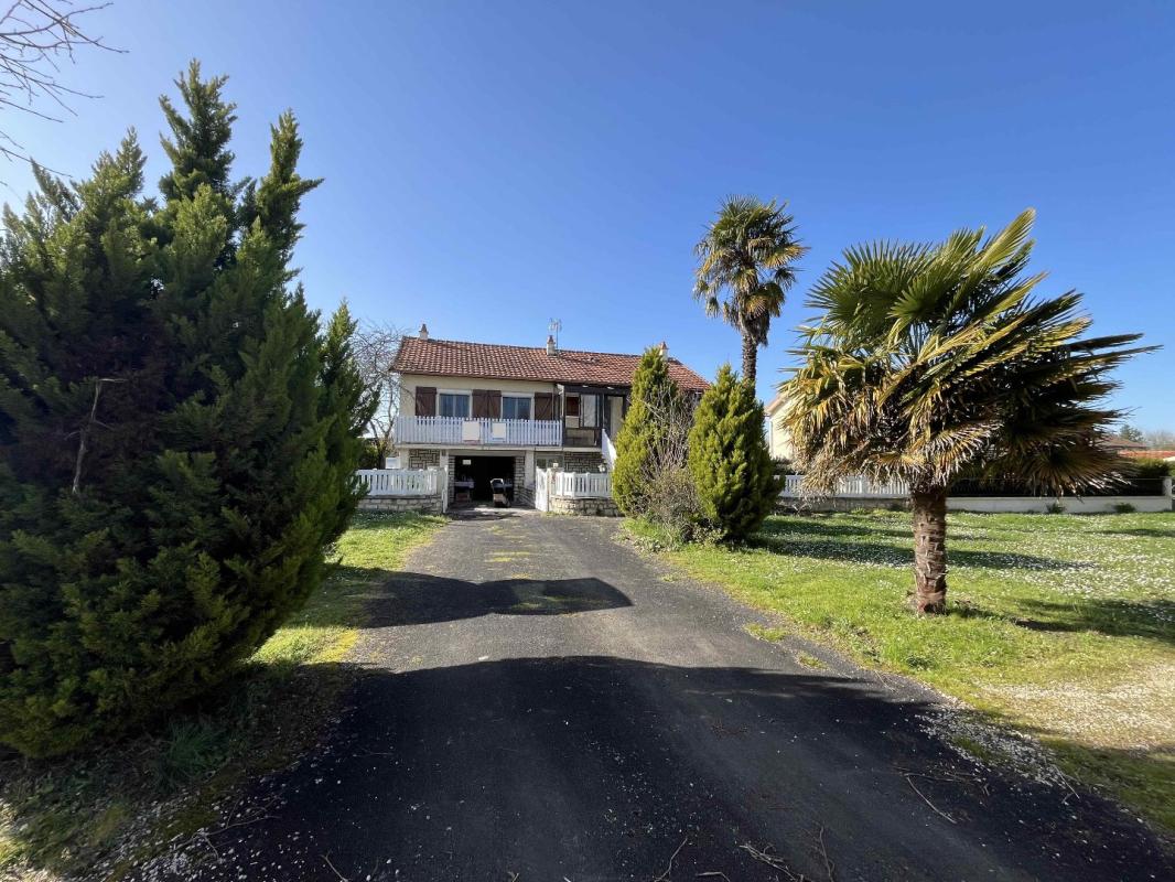 3 bedroom maison individuelle in Mauprevoir, Vienne, France