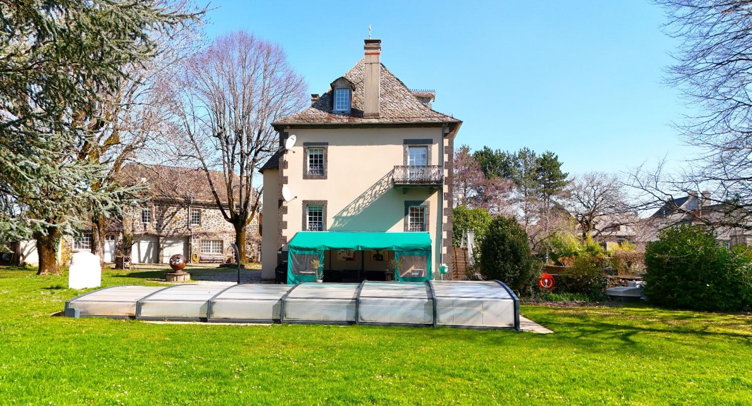 9 bedroom manoir in Mur De Barrez, Aveyron, France