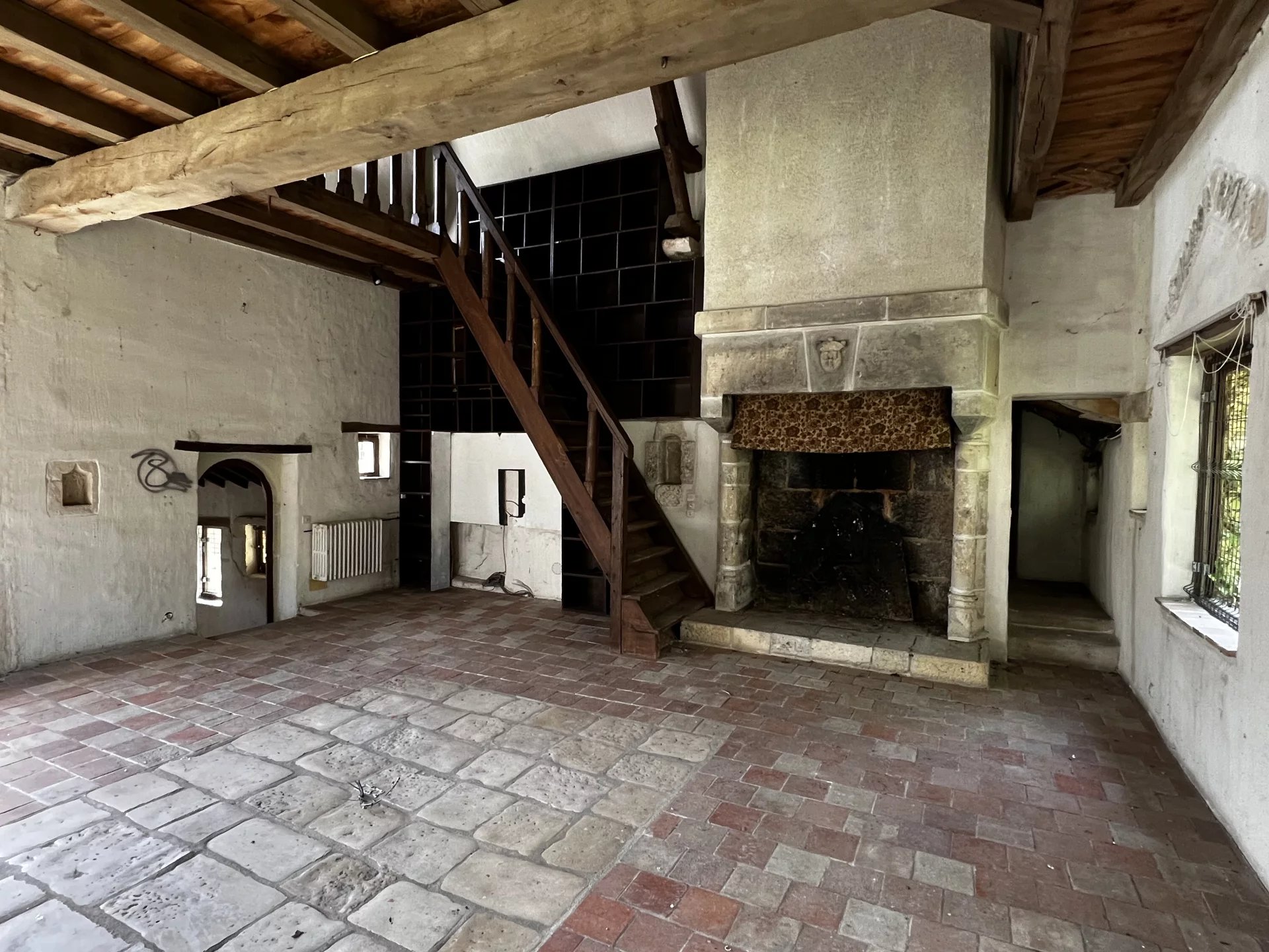 600-year-old historic house and estate with a swimming pool and 16 hectares of land and woodland, Poitou-Charentes – France – BVI78413