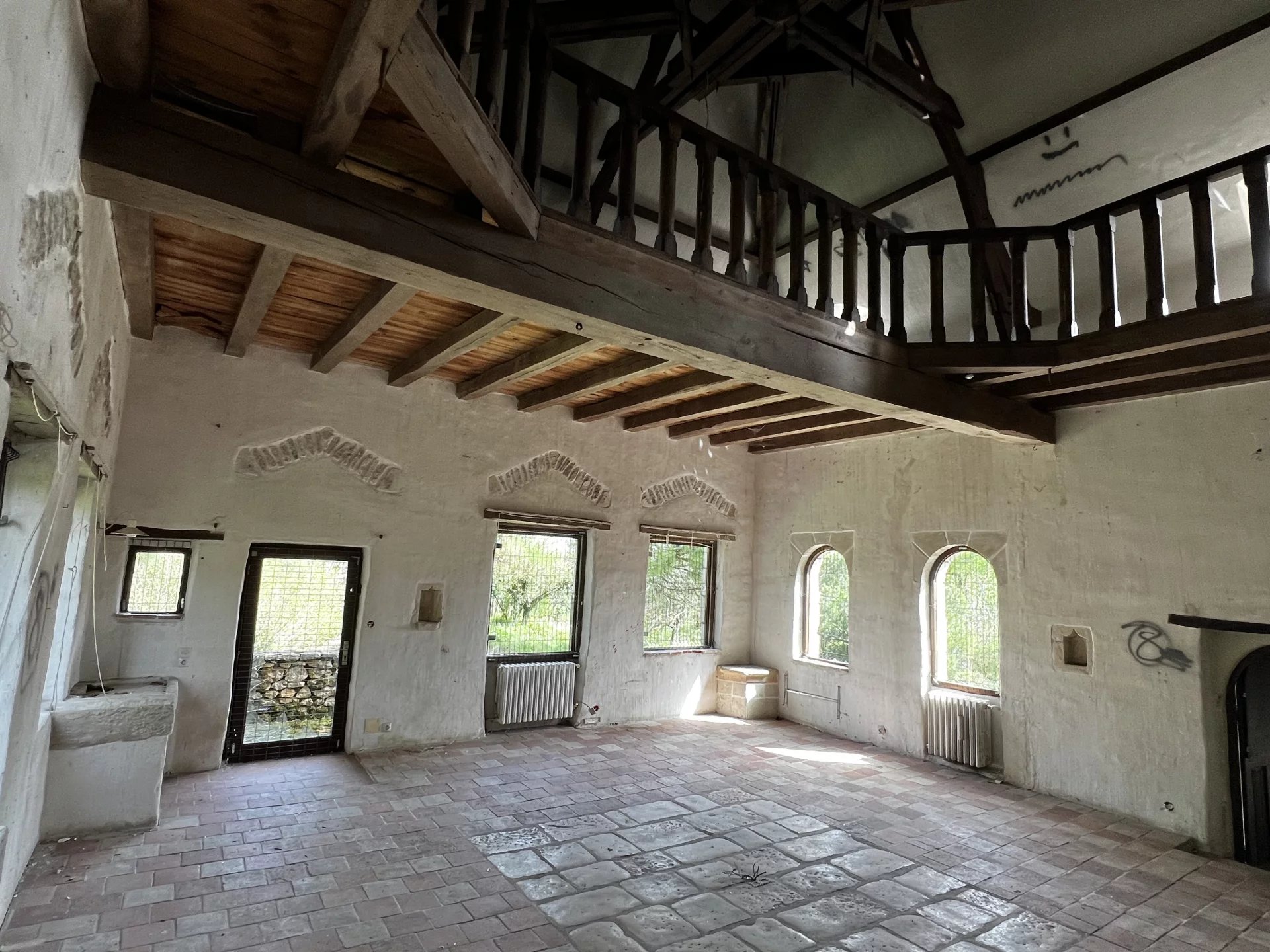 600-year-old historic house and estate with a swimming pool and 16 hectares of land and woodland, Poitou-Charentes – France – BVI78413