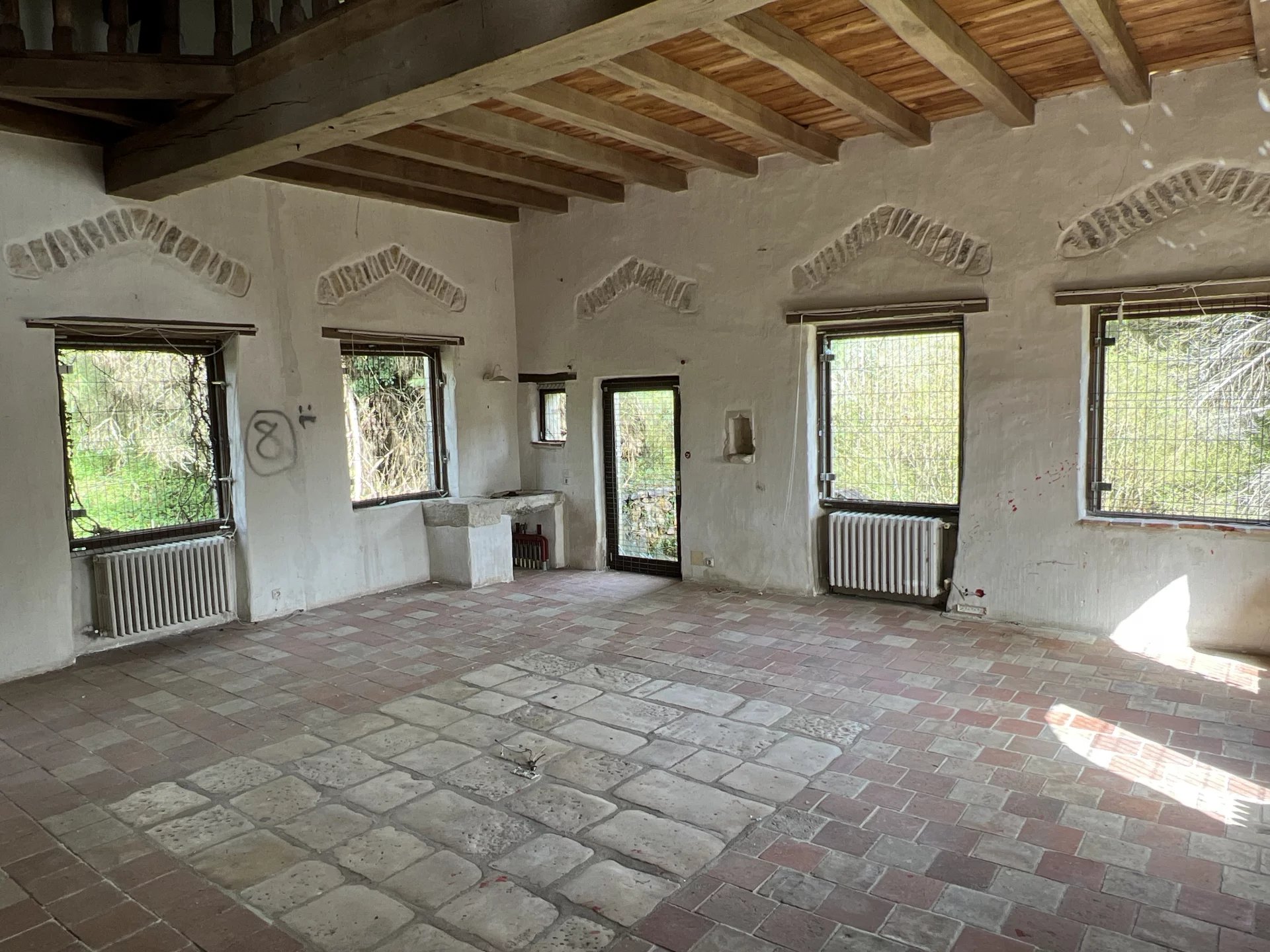 600-year-old historic house and estate with a swimming pool and 16 hectares of land and woodland, Poitou-Charentes – France – BVI78413