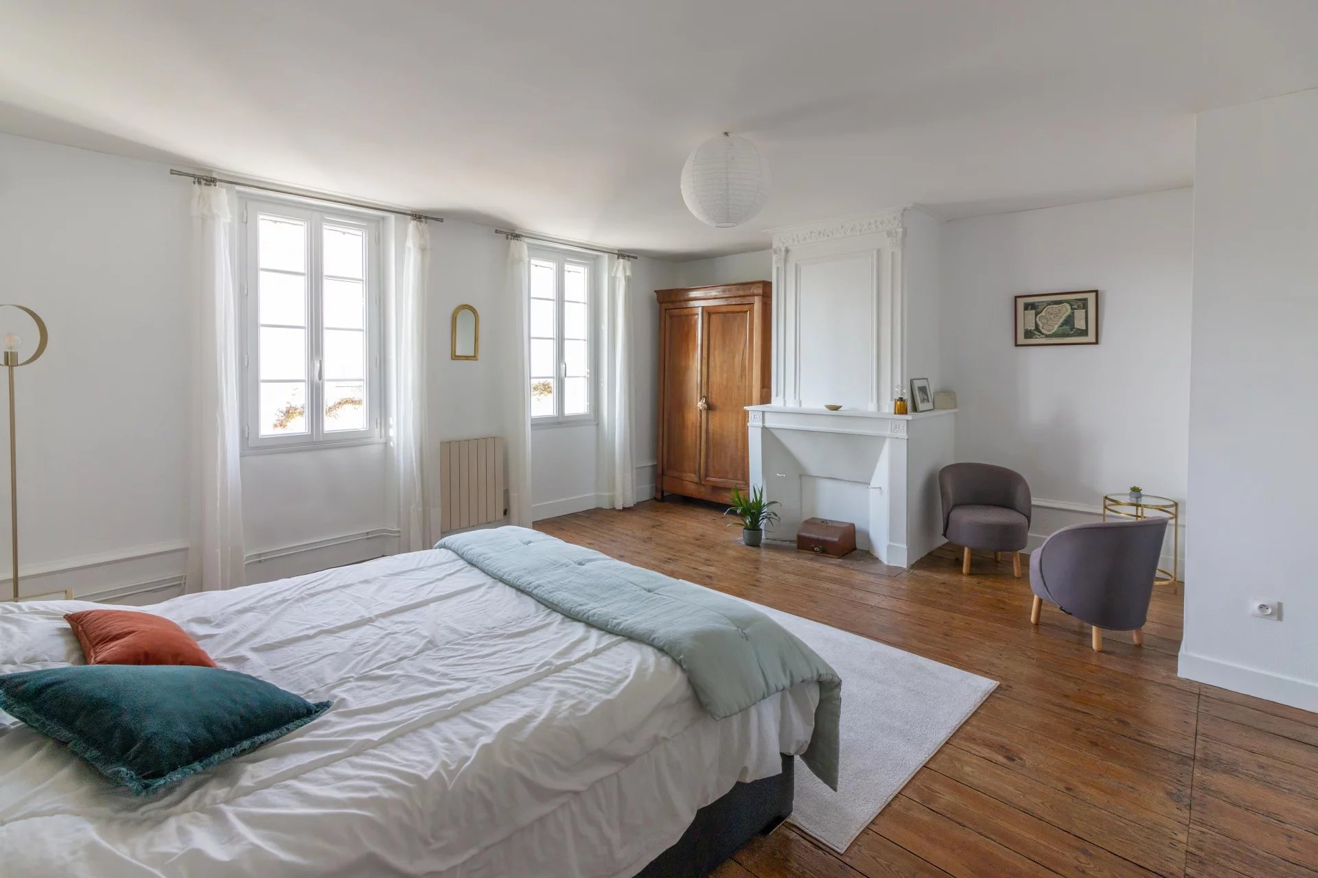 Spacious and elegant townhouse with private walled garden, Poitou-Charentes – France – BVI80057