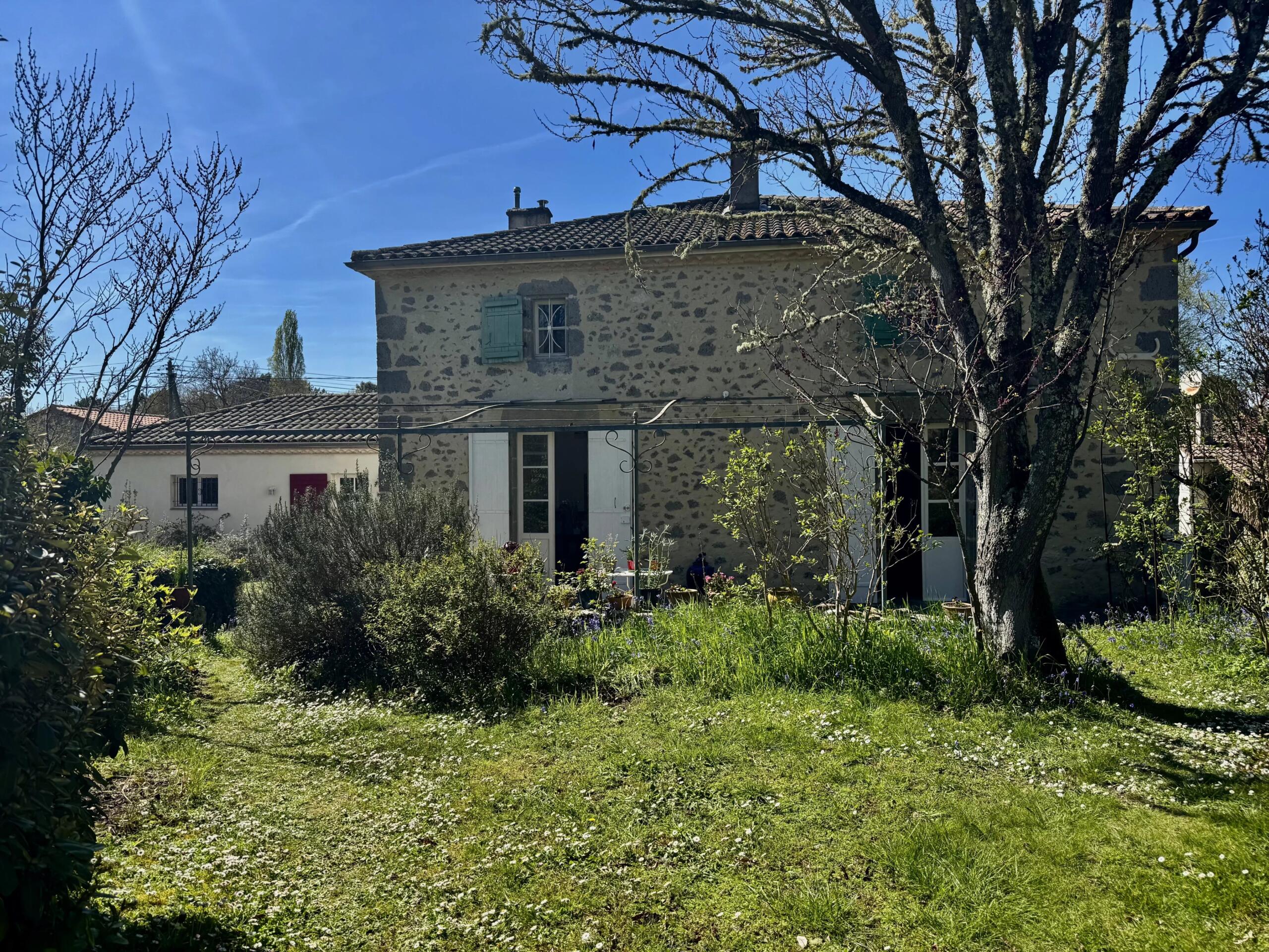 Character stone house with independent studio, Aquitaine – France – BVI69508