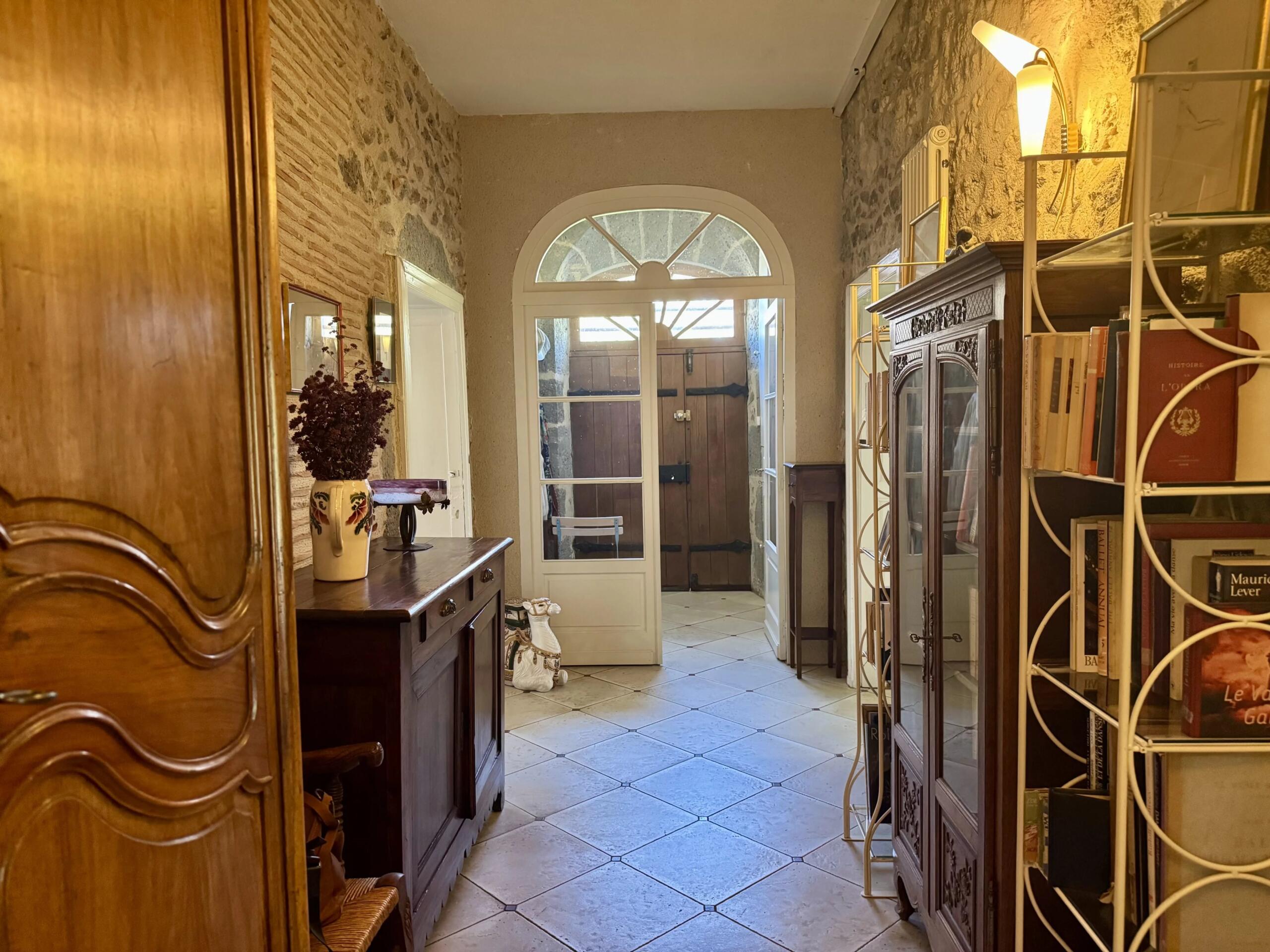 Character stone house with independent studio, Aquitaine – France – BVI69508