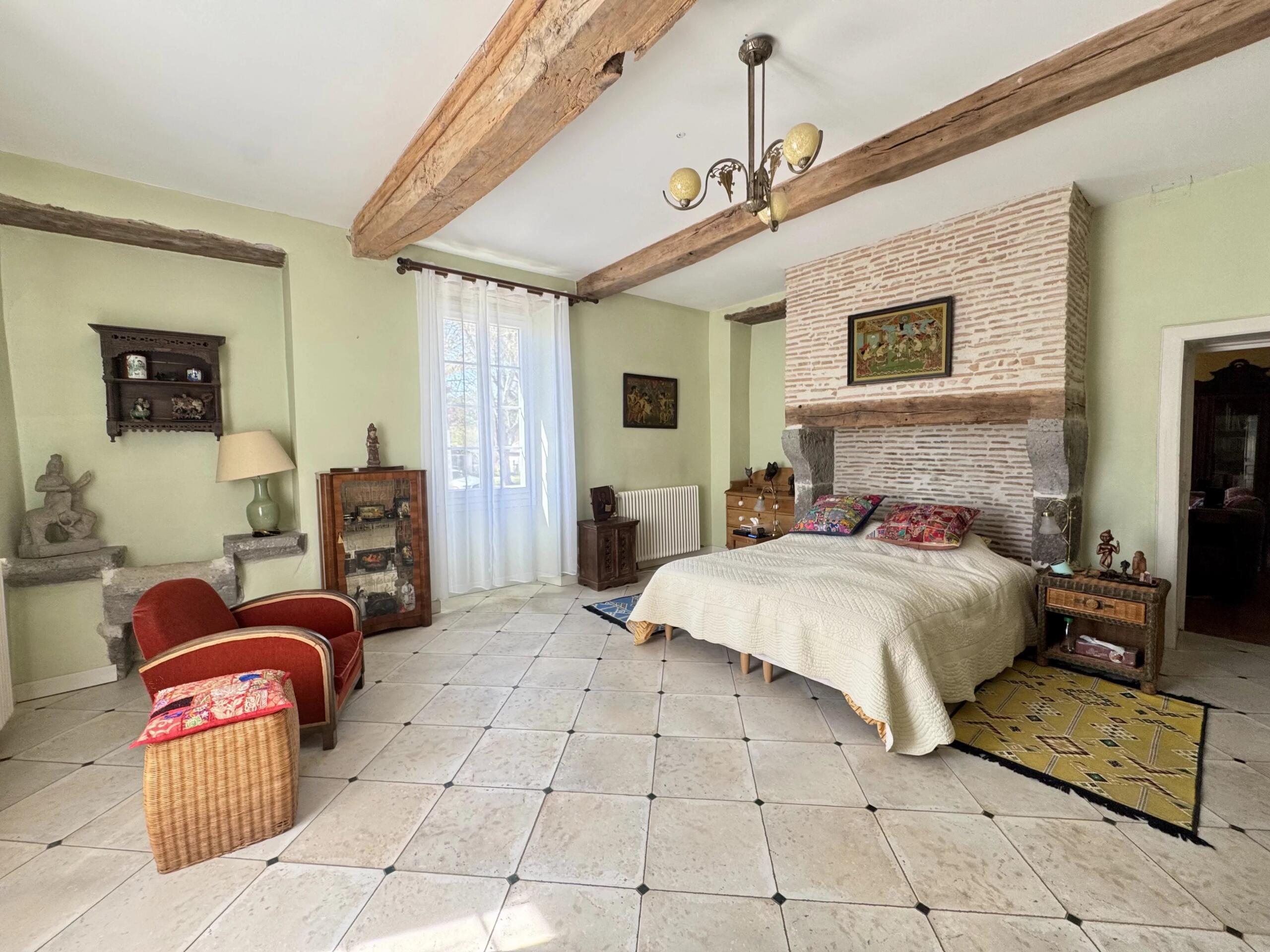 Character stone house with independent studio, Aquitaine – France – BVI69508