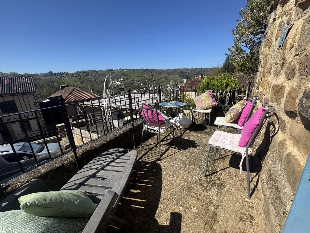 Charming Village House with Balcony and Panoramic Views, Midi-Pyrénées – France – BVI84552