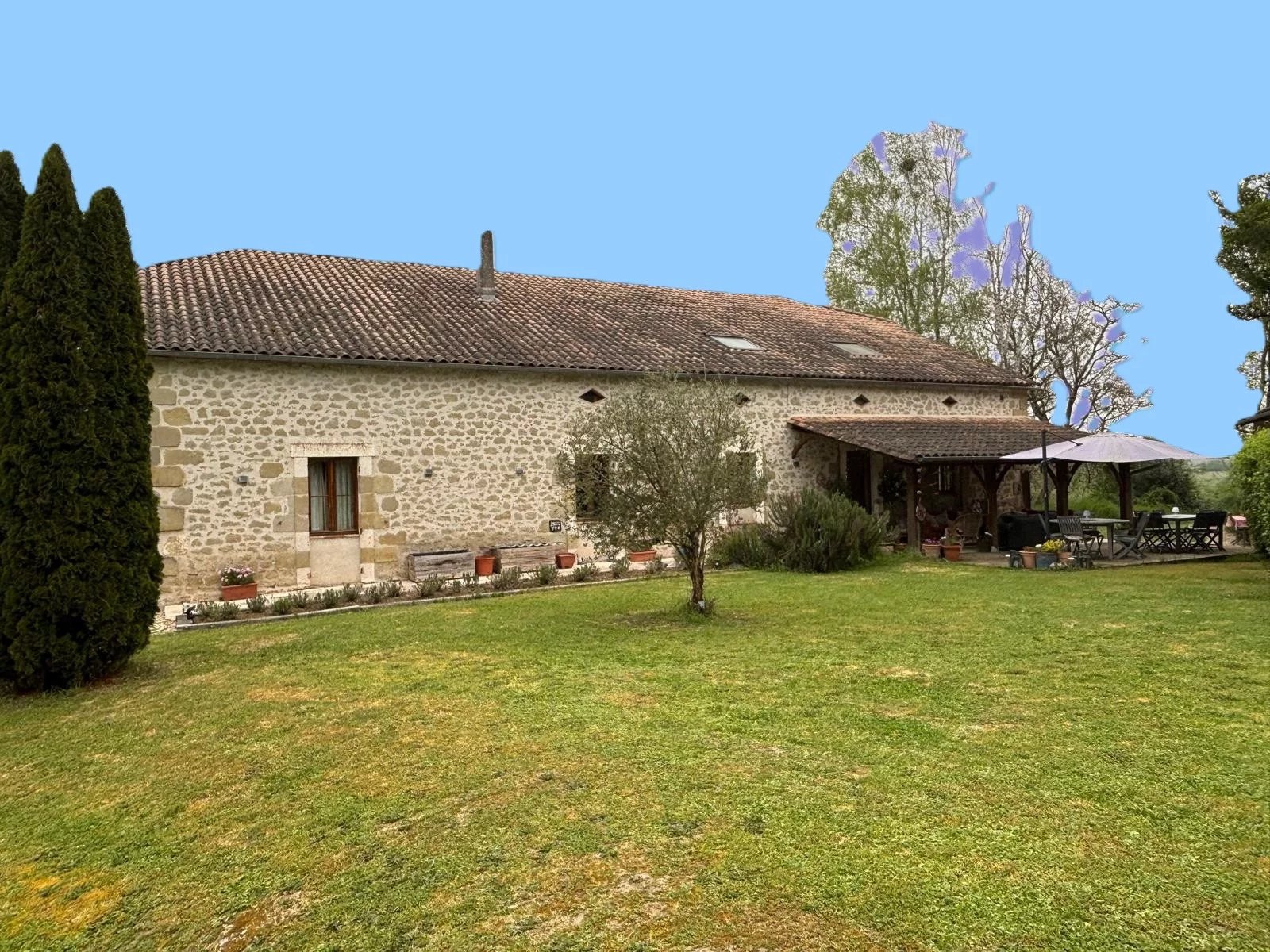 Delightful and substantial country home with a large guest house and 2 pools on 2.58Ha, Aquitaine – France – BVI84659