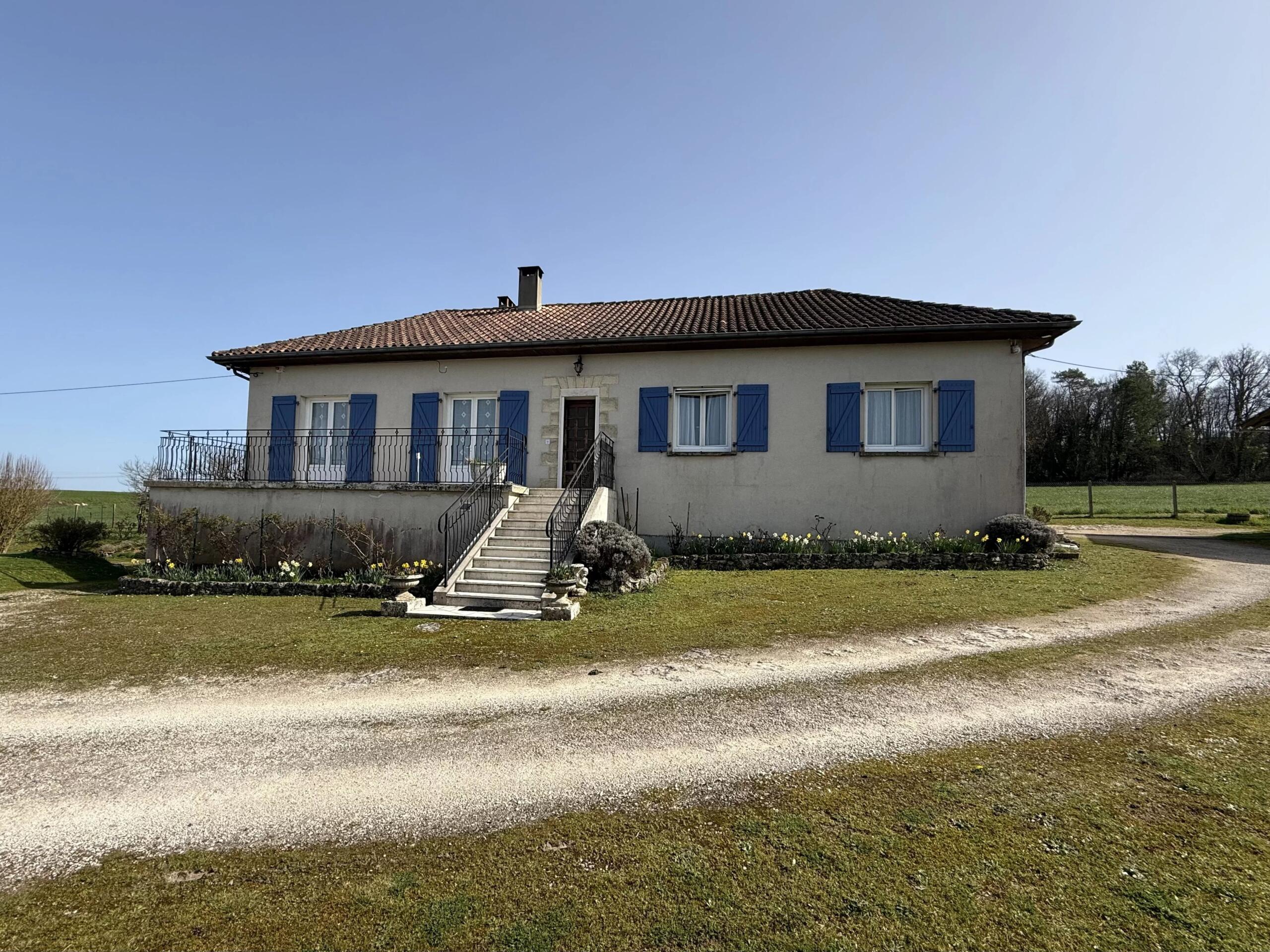Spacious light-filled countryside home on edge of popular village, Aquitaine – France – BVI84238