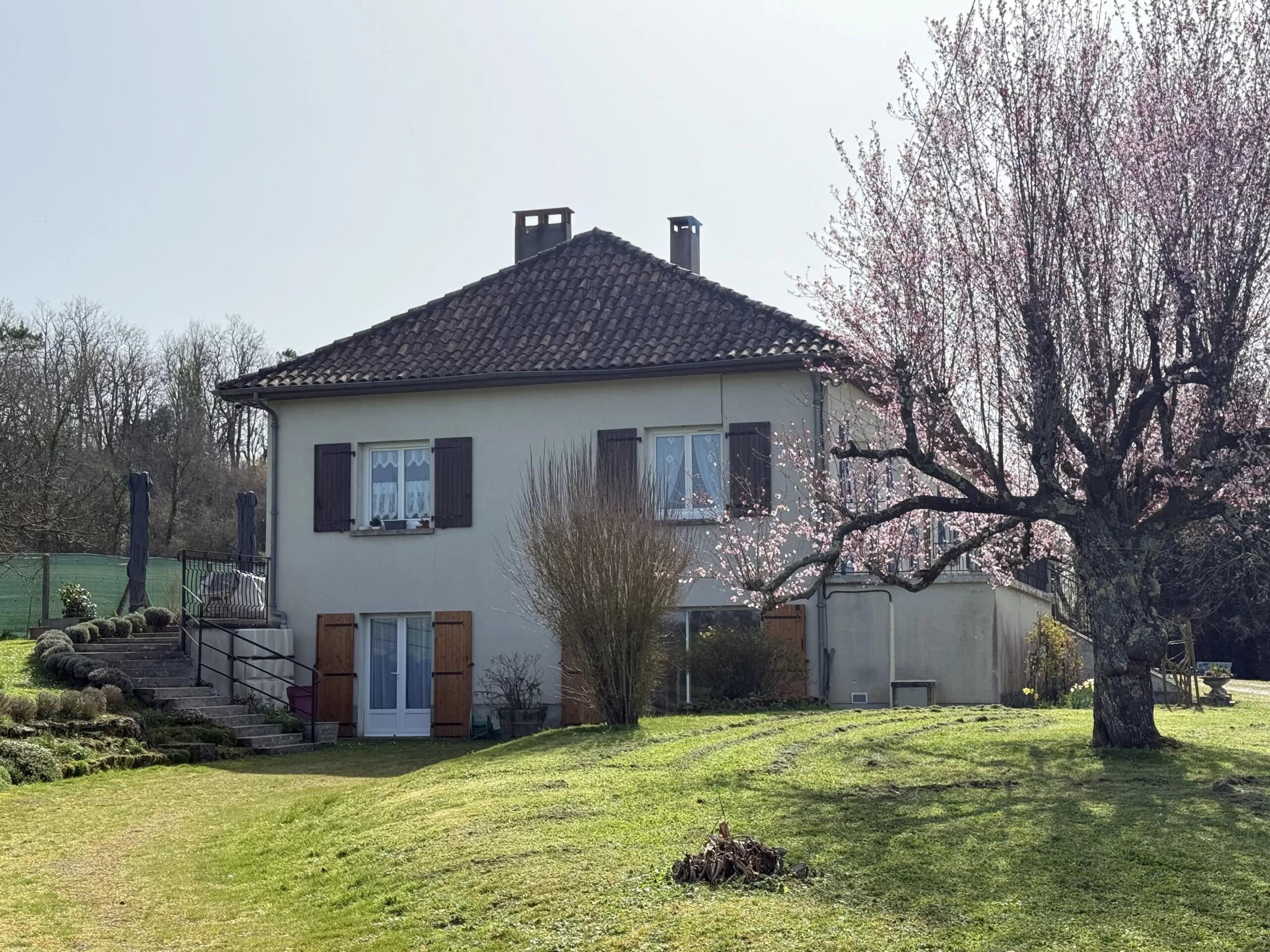 Spacious light-filled countryside home on edge of popular village, Aquitaine – France – BVI84238