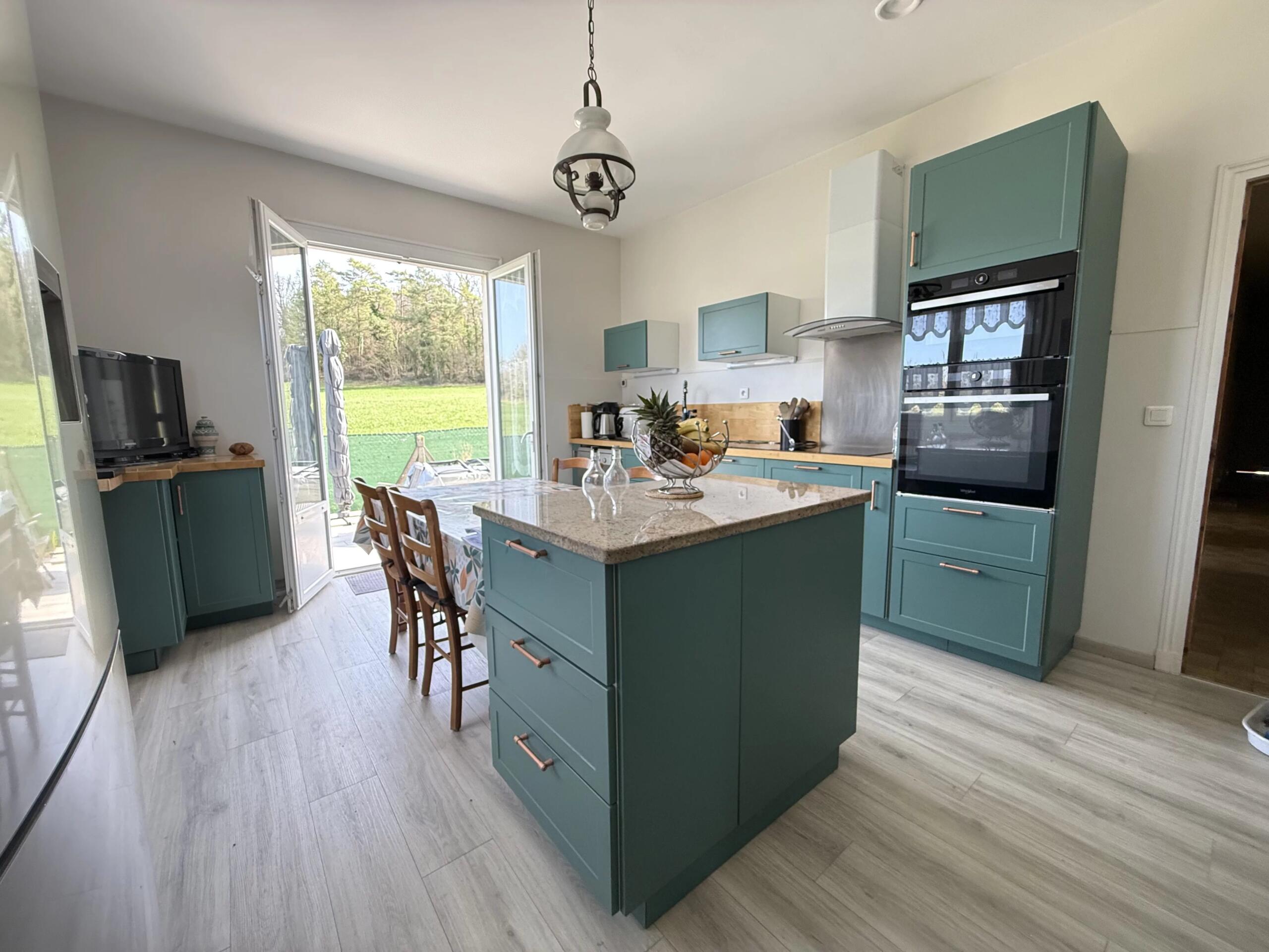 Spacious light-filled countryside home on edge of popular village, Aquitaine – France – BVI84238