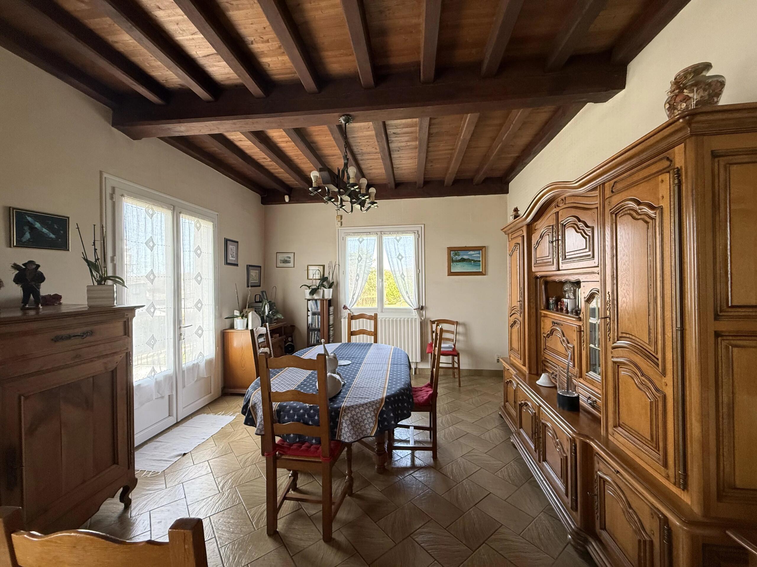 Spacious light-filled countryside home on edge of popular village, Aquitaine – France – BVI84238