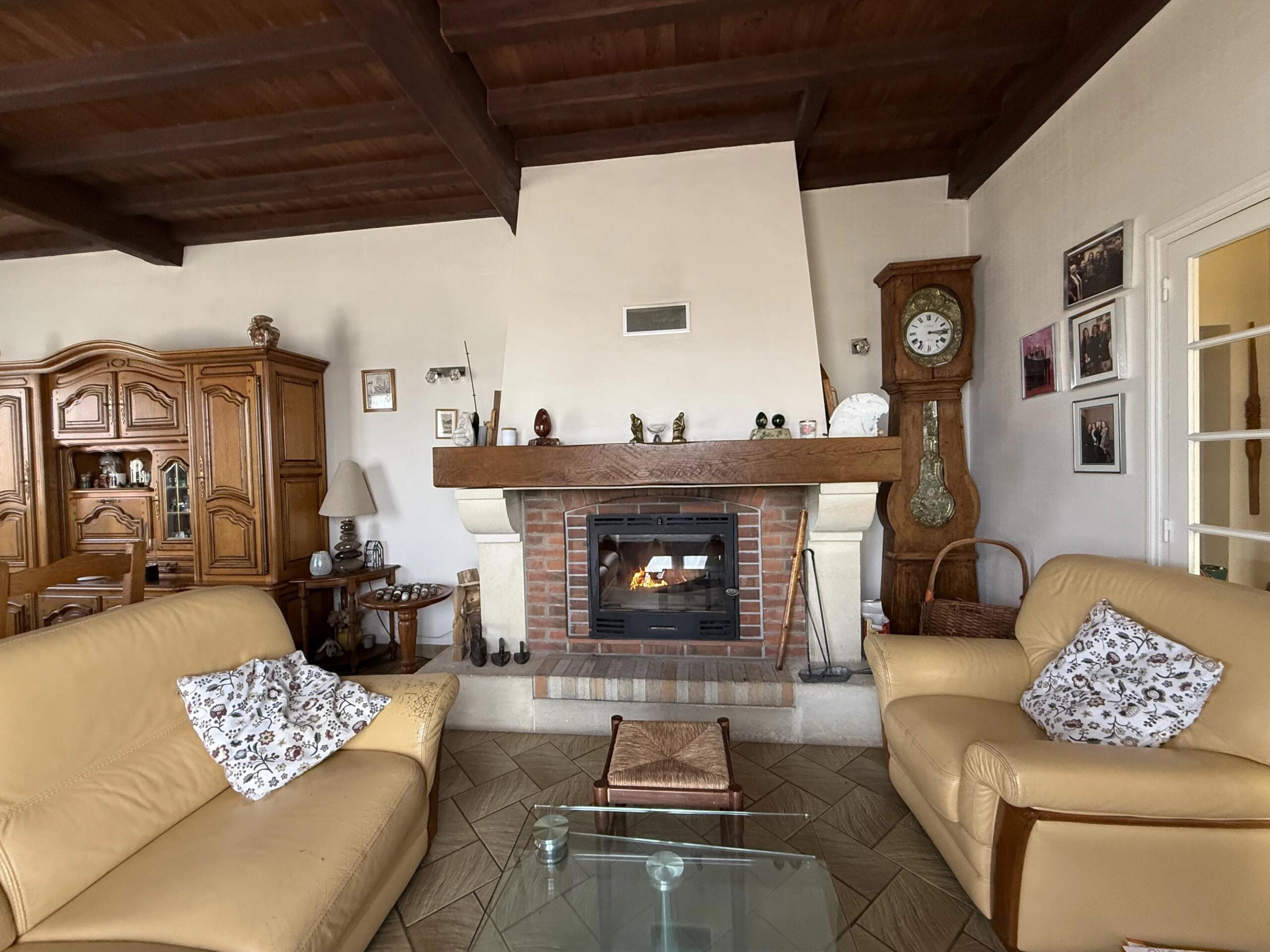 Spacious light-filled countryside home on edge of popular village, Aquitaine – France – BVI84238