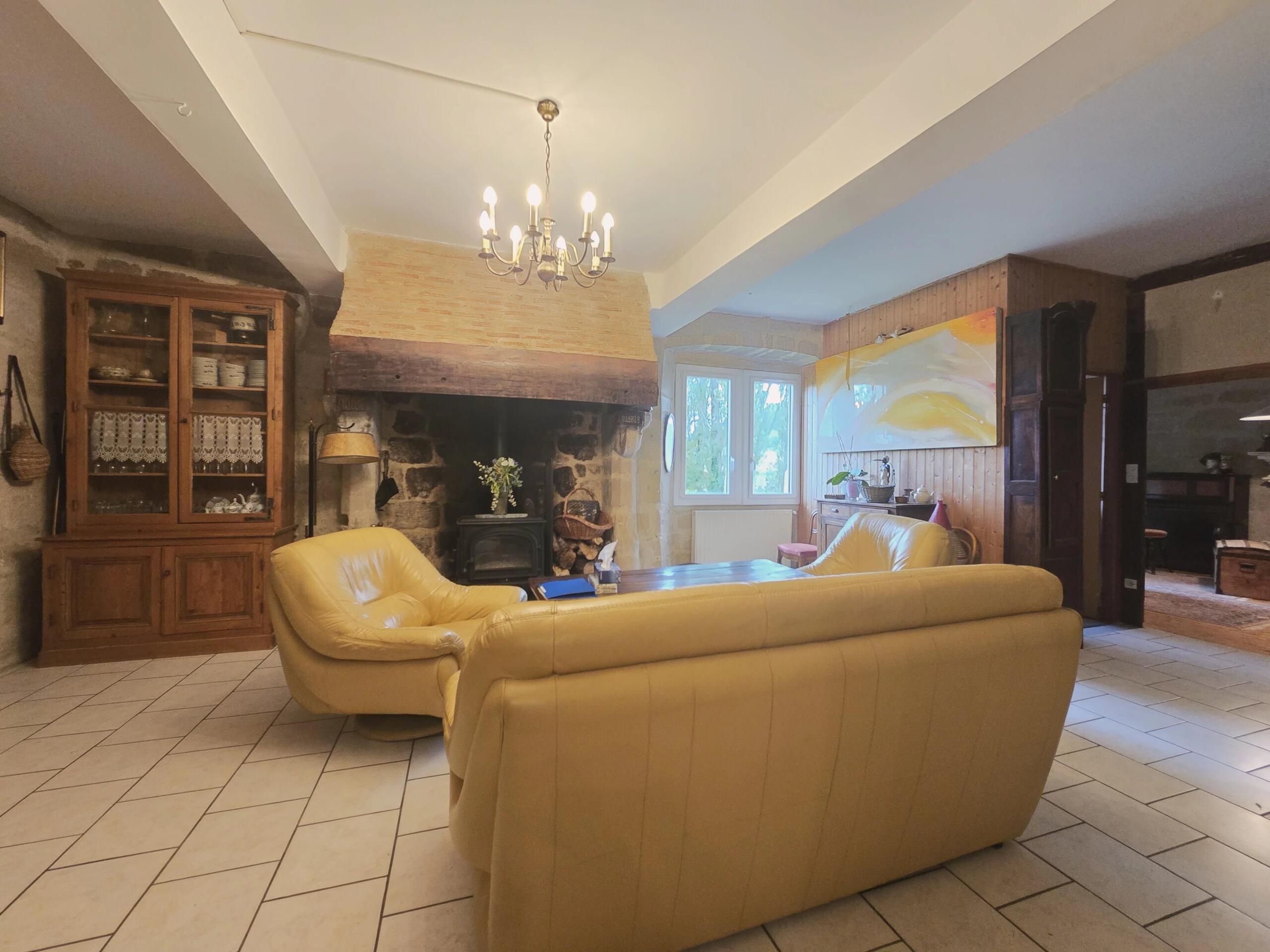 Authentic character property with stone outbuildings, Aquitaine – France – BVI82727