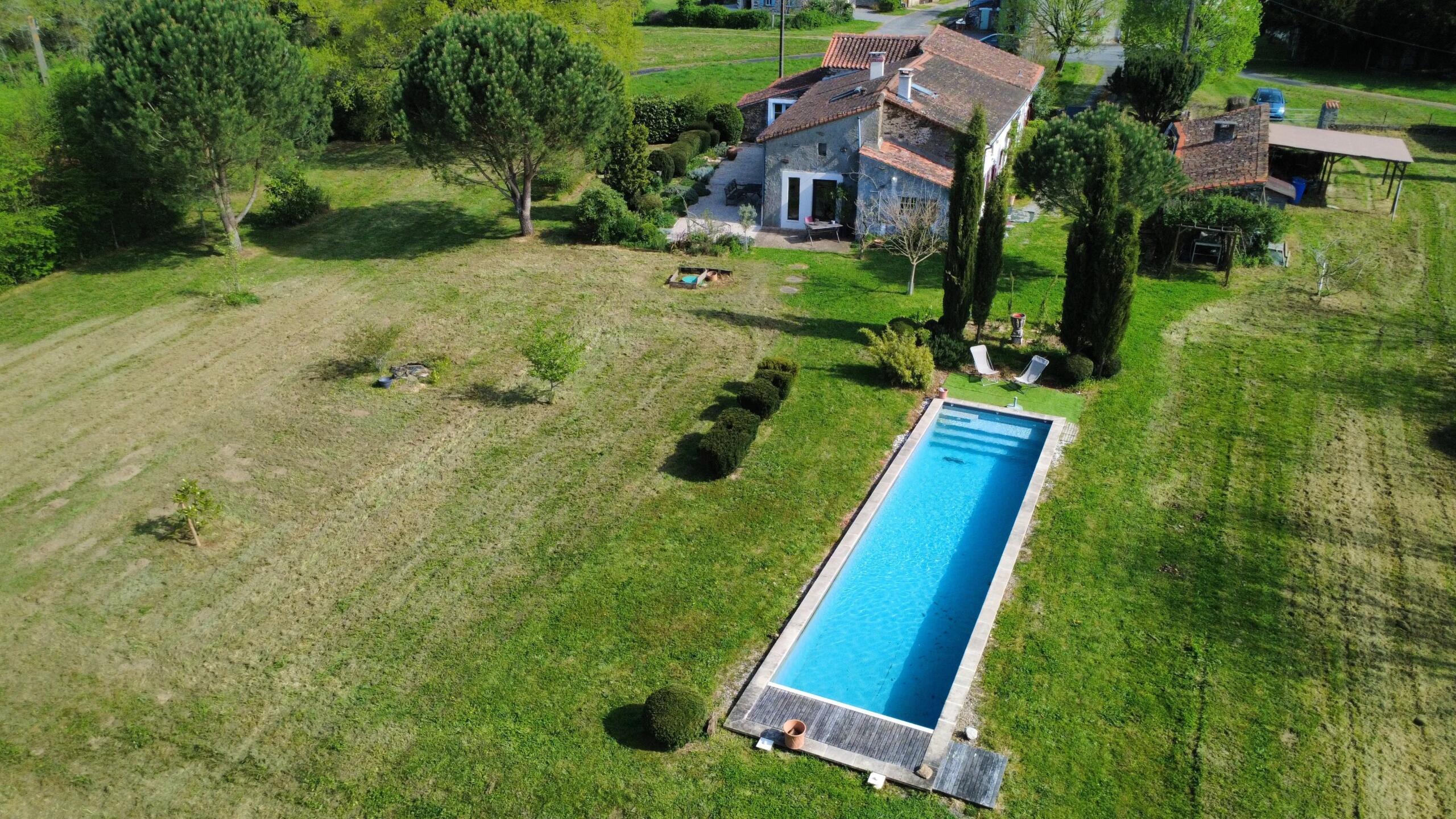 Character property just 5 minutes from Bellac, set in an exceptional natural environment., Limousin – France – BVI71029