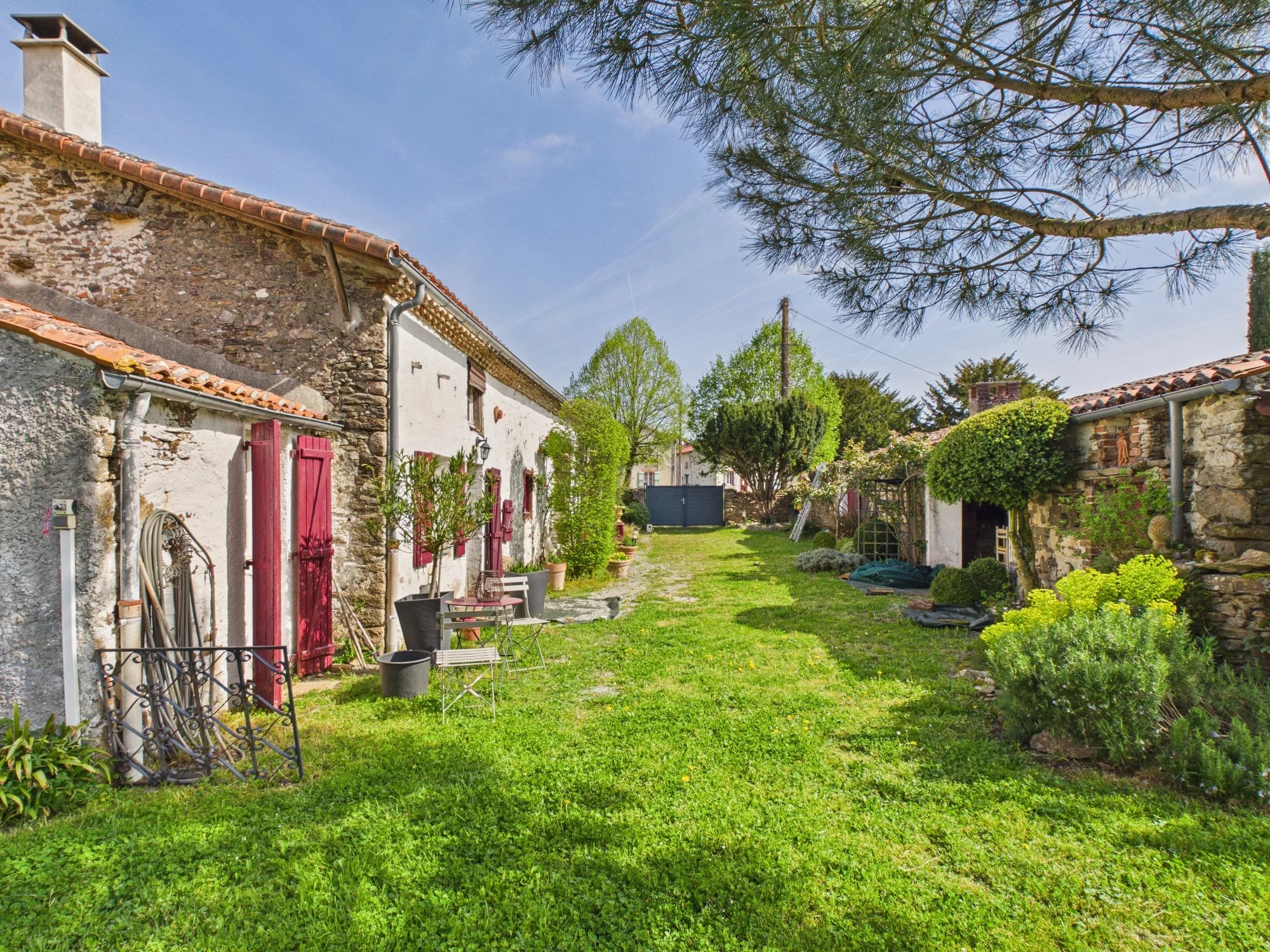 Character property just 5 minutes from Bellac, set in an exceptional natural environment., Limousin – France – BVI71029