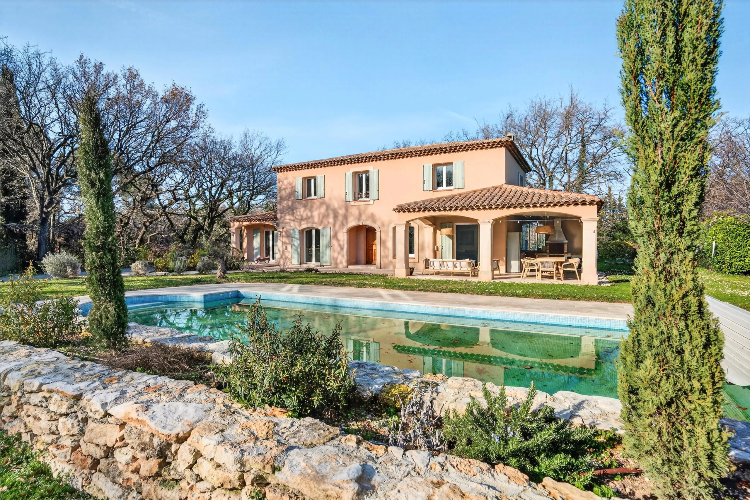Beautiful Provençal Bastide with Pool and Outbuildings –Célony, Aix-en-Provence, Provence-Alpes-Côte d’Azur – France – BVI84498