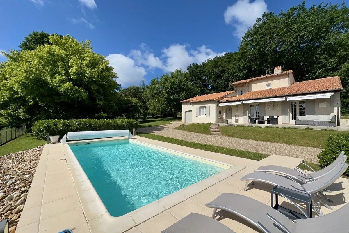 Tastefully decorated, 3 Bedroom Family house with Pool, Aquitaine – France – BVI85138