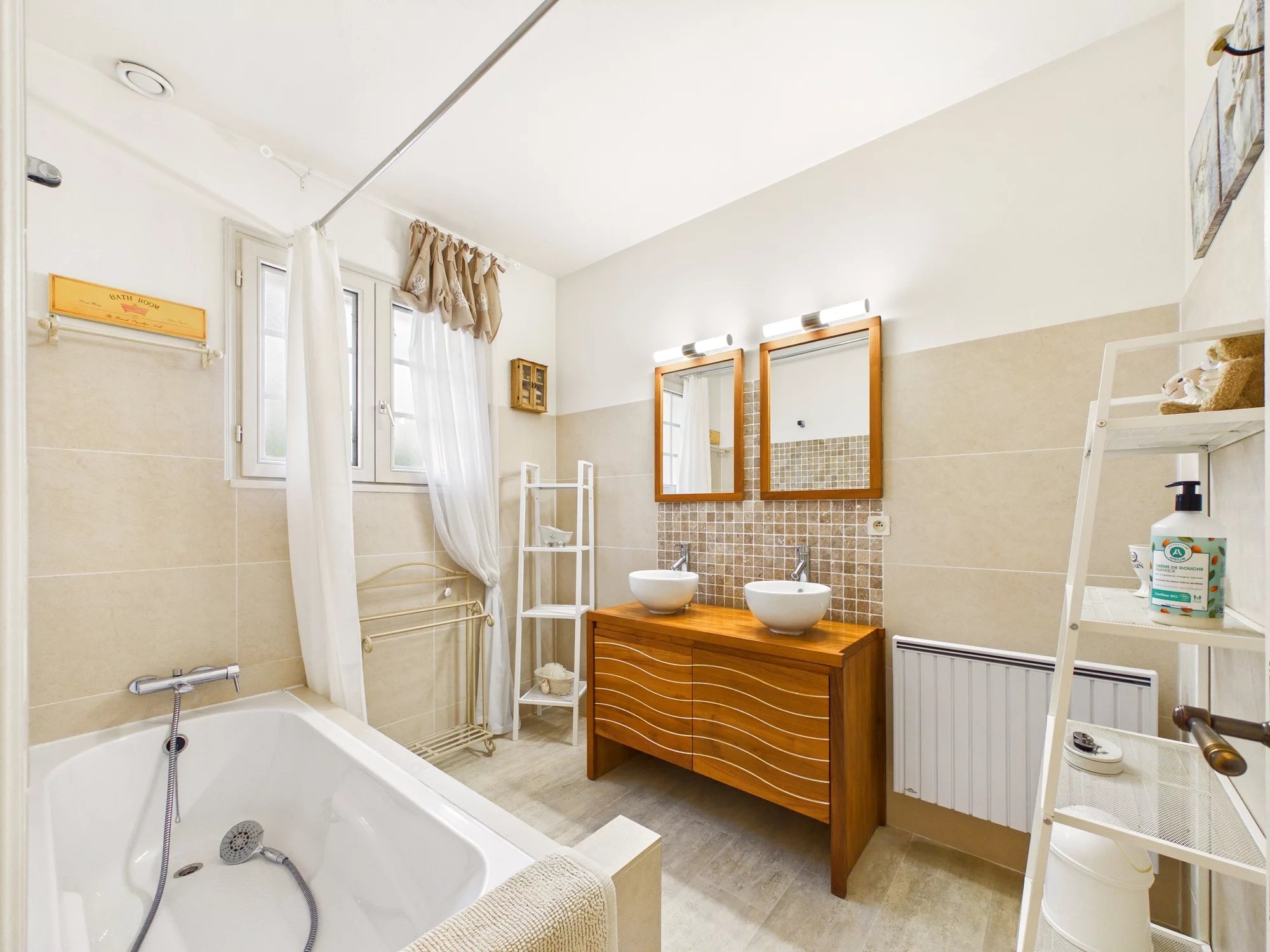 Tastefully decorated, 3 Bedroom Family house with Pool, Aquitaine – France – BVI85138