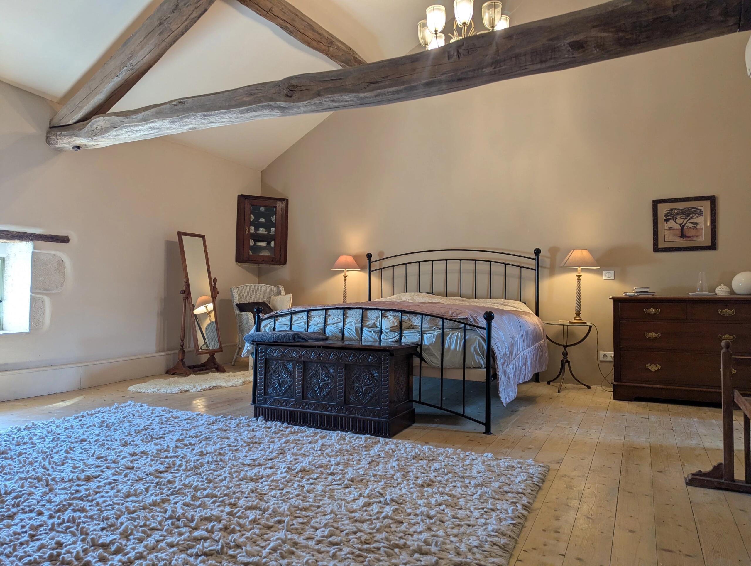 Breathtaking, renovated five-bedroom property with a heated pool and a large barn, Poitou-Charentes – France – BVI85261