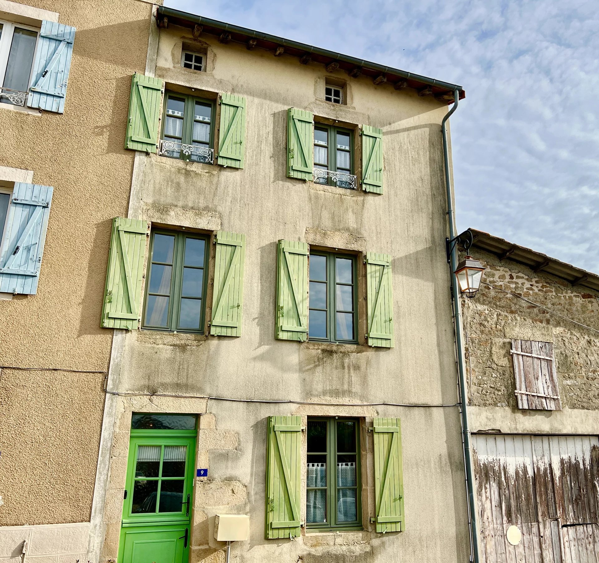 Superbly renovated townhouse in the square, perfect for a Bed & Breakfast or family home, Limousin – France – BVI77650