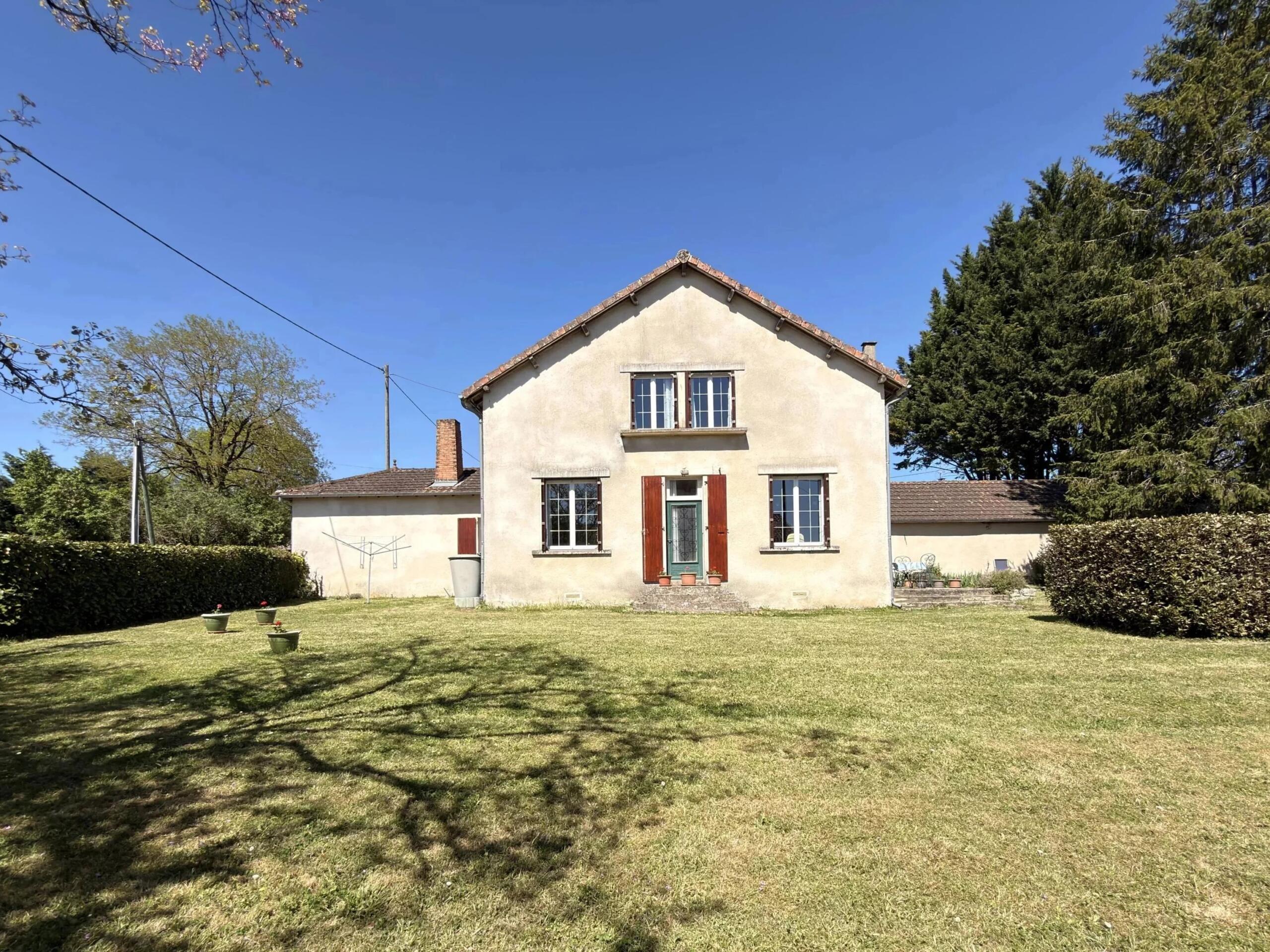 Spacious 5-Bedroom Home in a Peaceful Village Setting, Poitou-Charentes – France – BVI85194