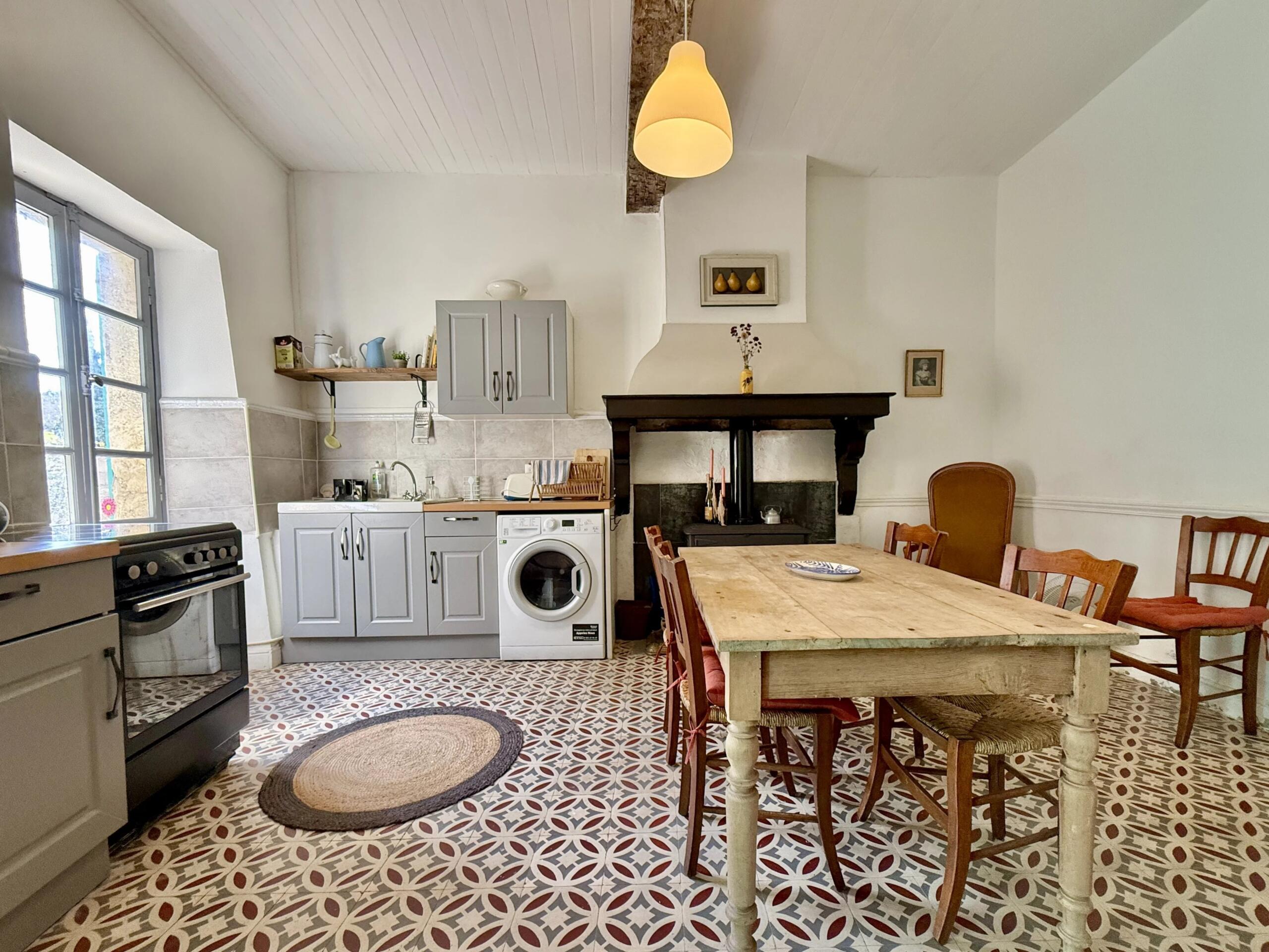 Charming character 2 bedroom, 2 bathroom village house, Languedoc-Roussillon – France – BVI76324