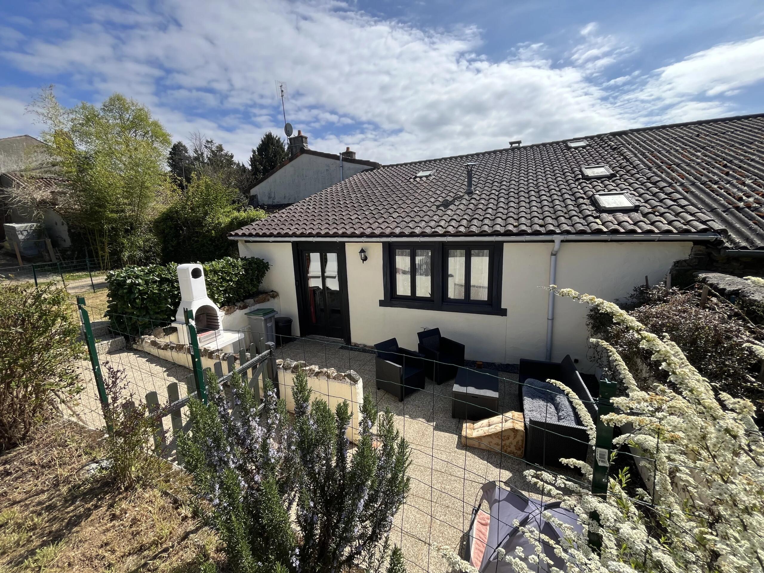 Exquisite fully furnished 4 bed cottage with barn and land, Limousin – France – BVI85096