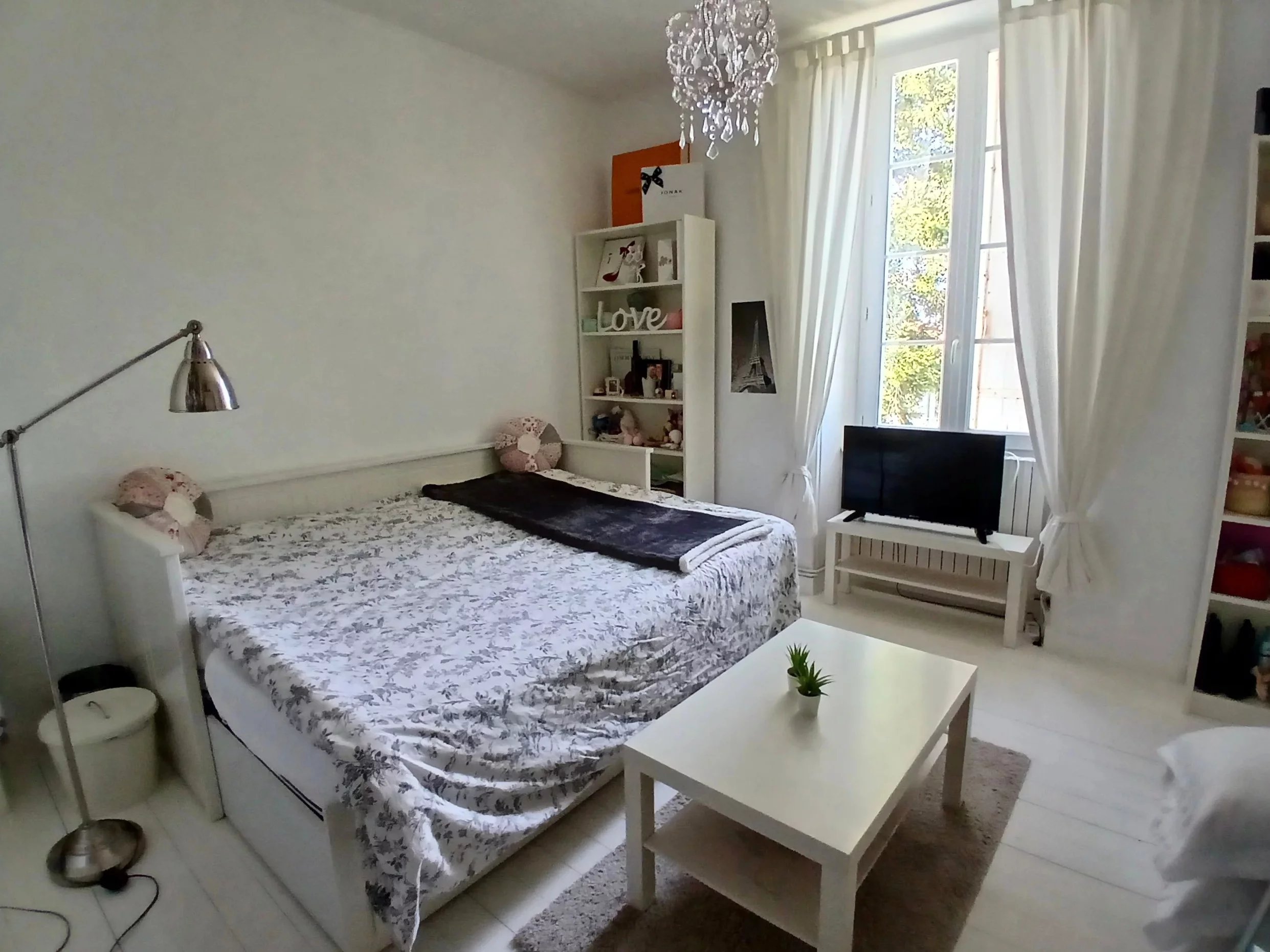 Elegant manor house estate with 8 bedrooms, guest houseswimming pool, Poitou-Charentes – France – BVI84985