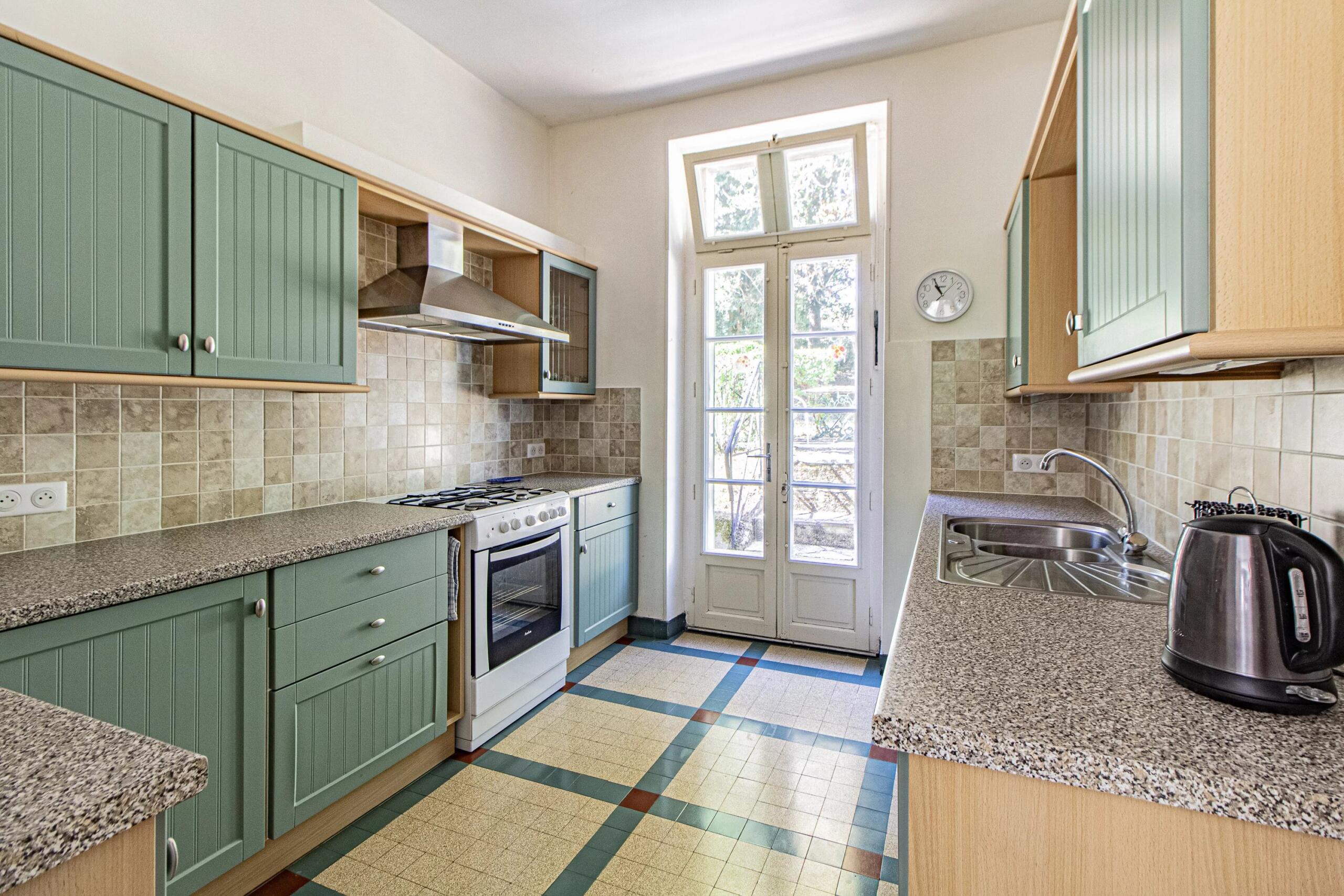 Cahors. Absolute calm! 4 bedroomed, stone property with 14ha and large barn, Midi-Pyrénées – France – BVI61480