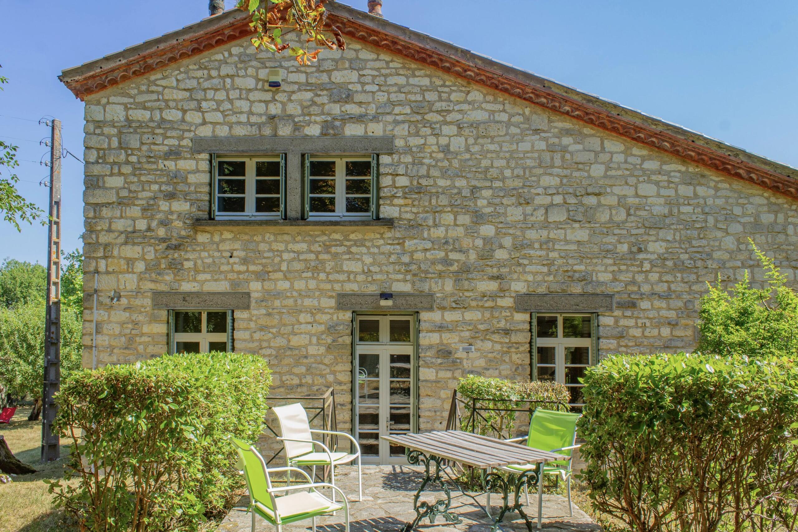 Cahors. Absolute calm! 4 bedroomed, stone property with 14ha and large barn, Midi-Pyrénées – France – BVI61480
