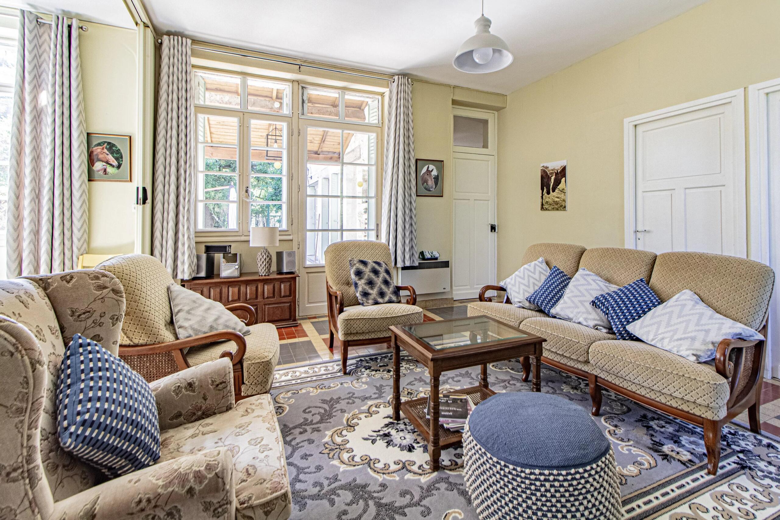 Cahors. Absolute calm! 4 bedroomed, stone property with 14ha and large barn, Midi-Pyrénées – France – BVI61480