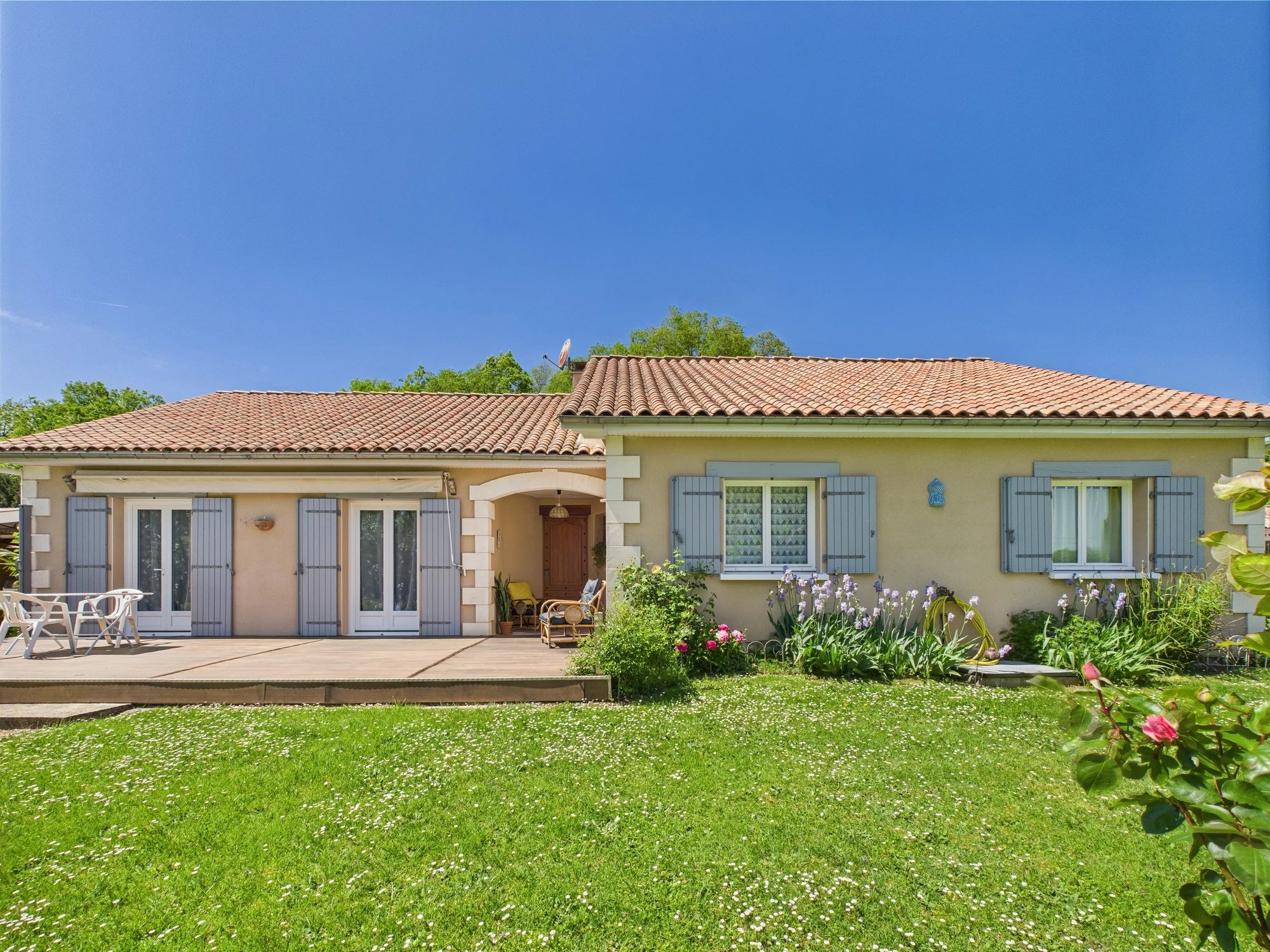 Charming Bungalow with Outbuildings near Verteillac, Aquitaine – France – BVI85346