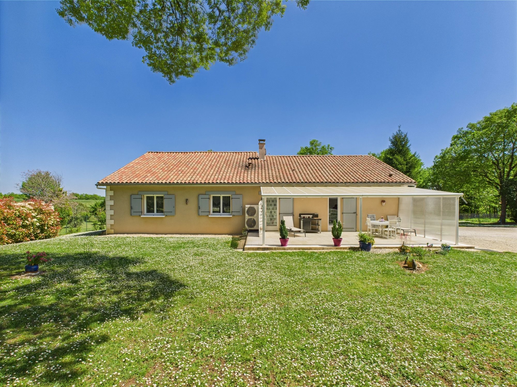 Charming Bungalow with Outbuildings near Verteillac, Aquitaine – France – BVI85346