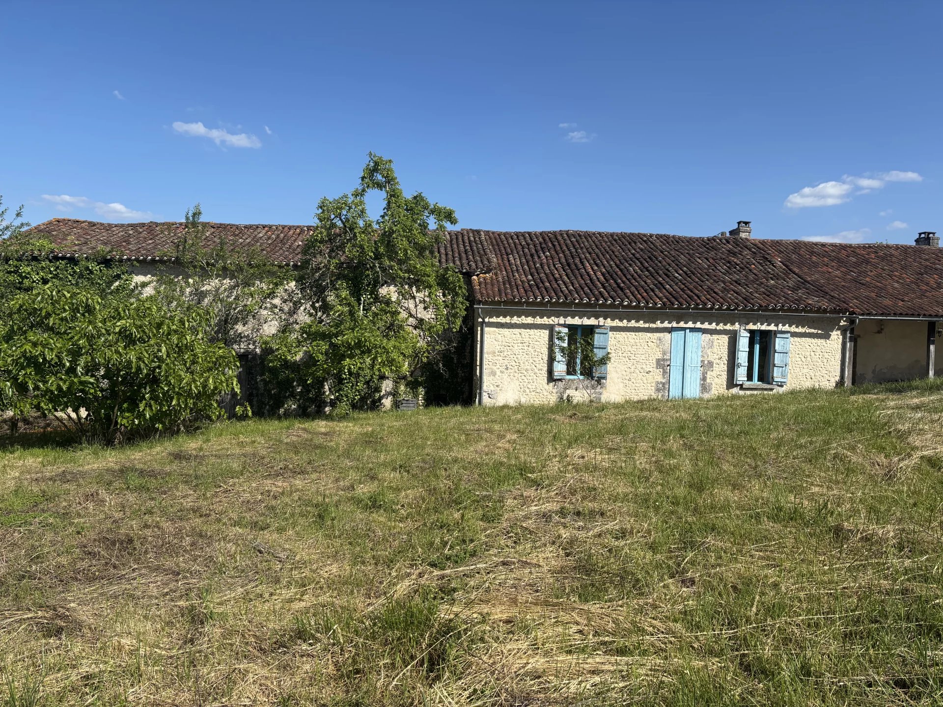 Traditional Charentaise Longere  in need of updating, Poitou-Charentes – France – BVI80860
