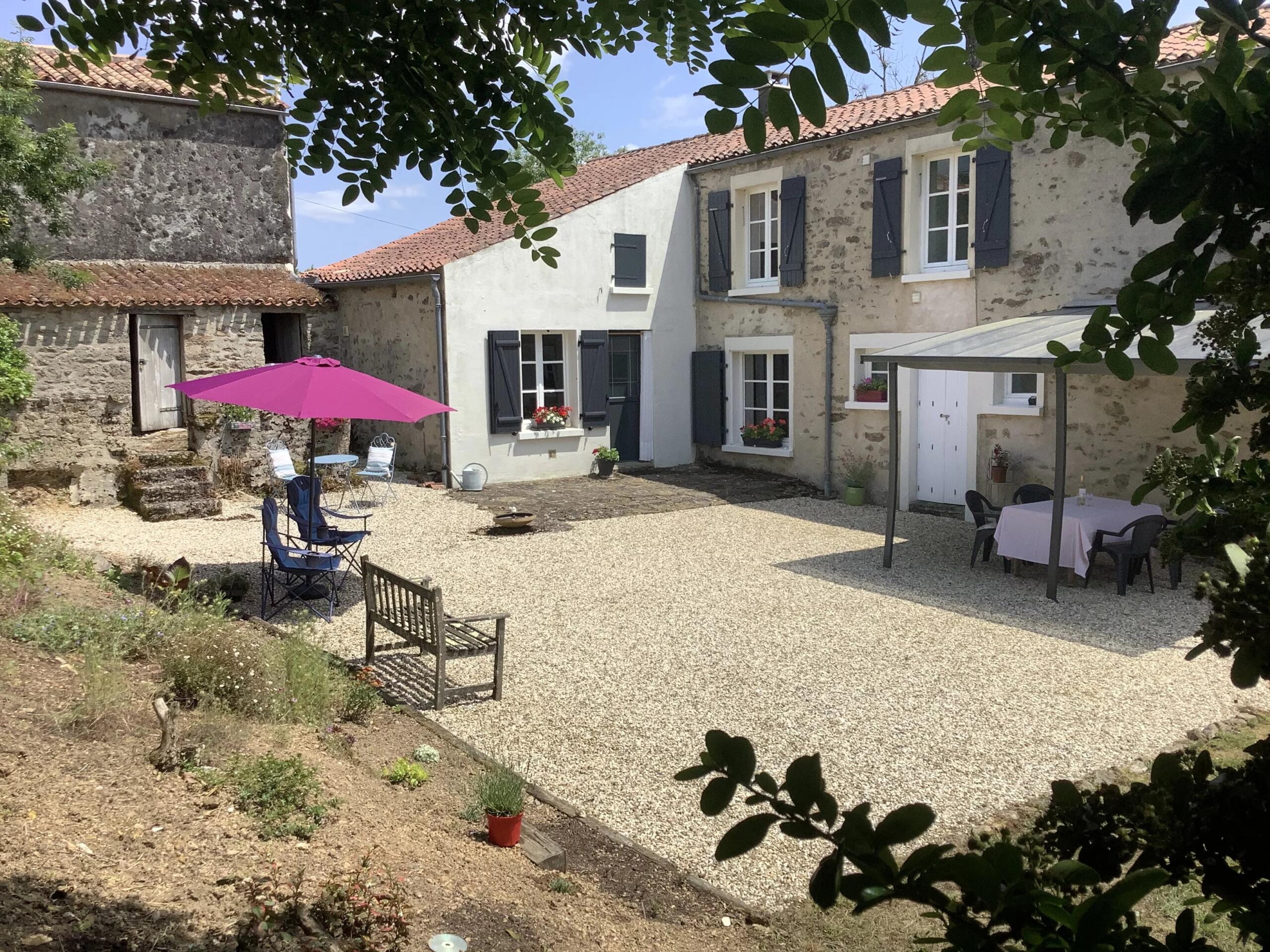 Charming stone house at the edge of the village, Pays de la Loire – France – BVI85275